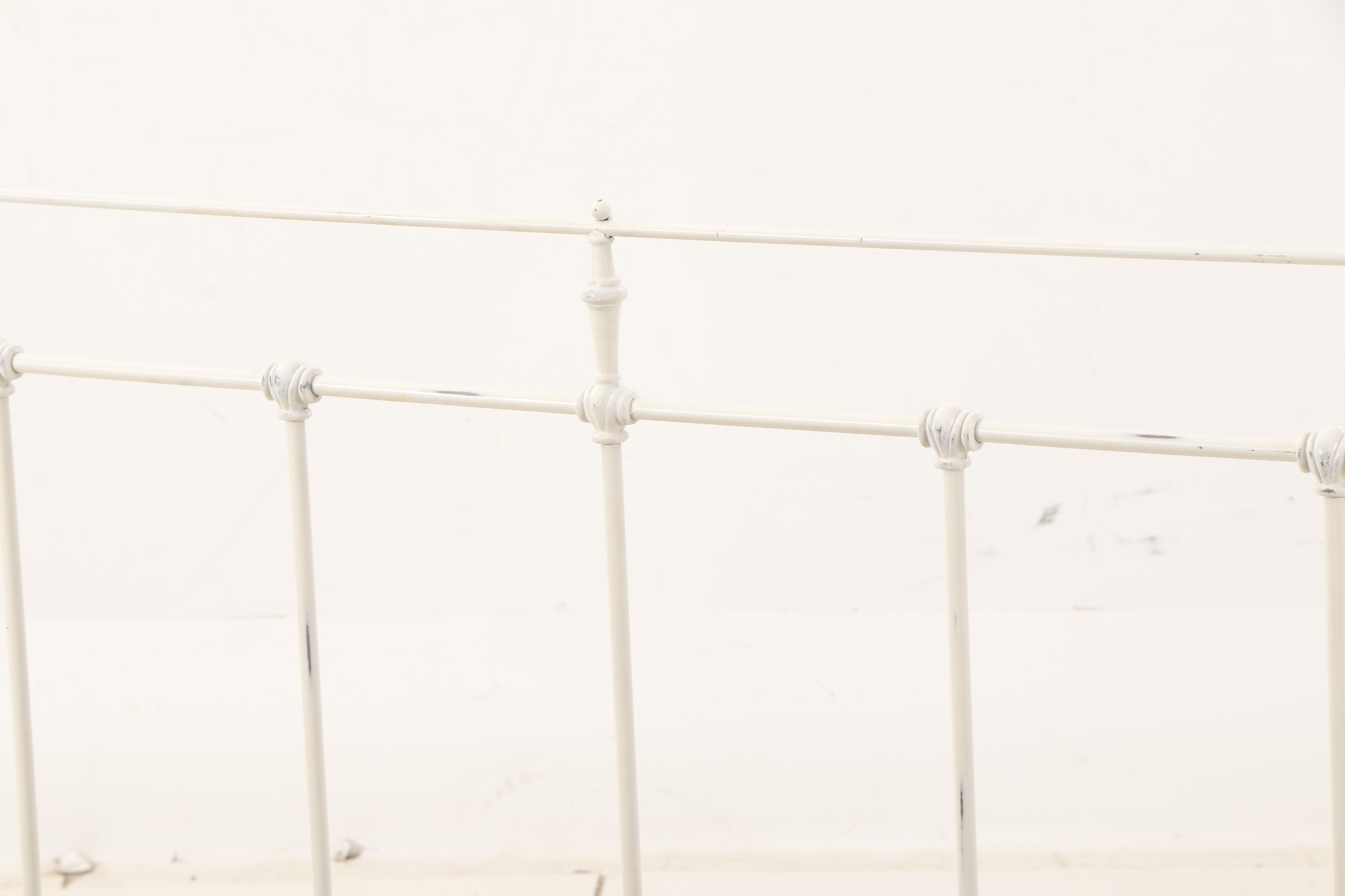 Contemporary Day Bed