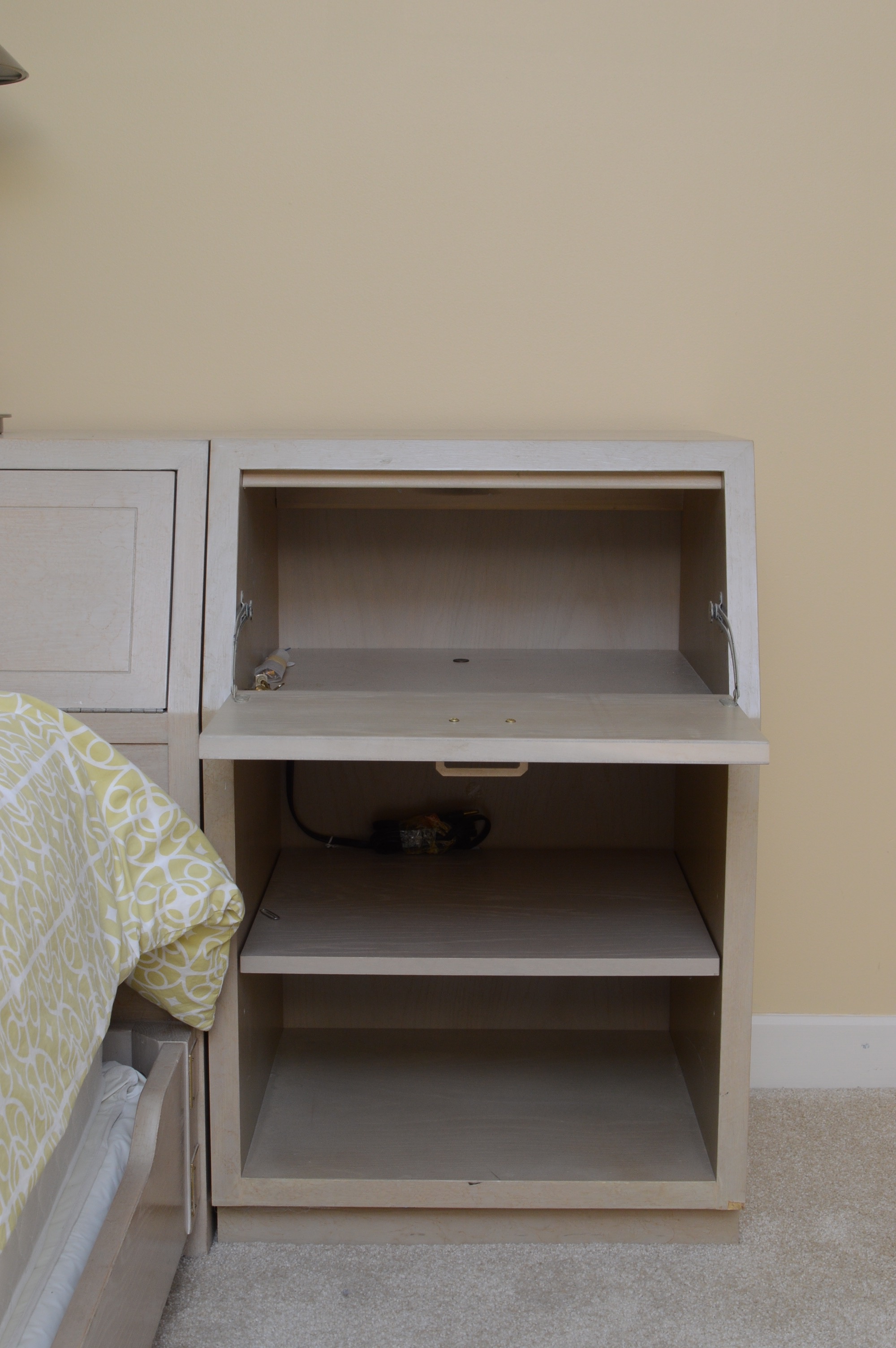 Vintage Five Piece Henredon Bedroom Set (California King Size)