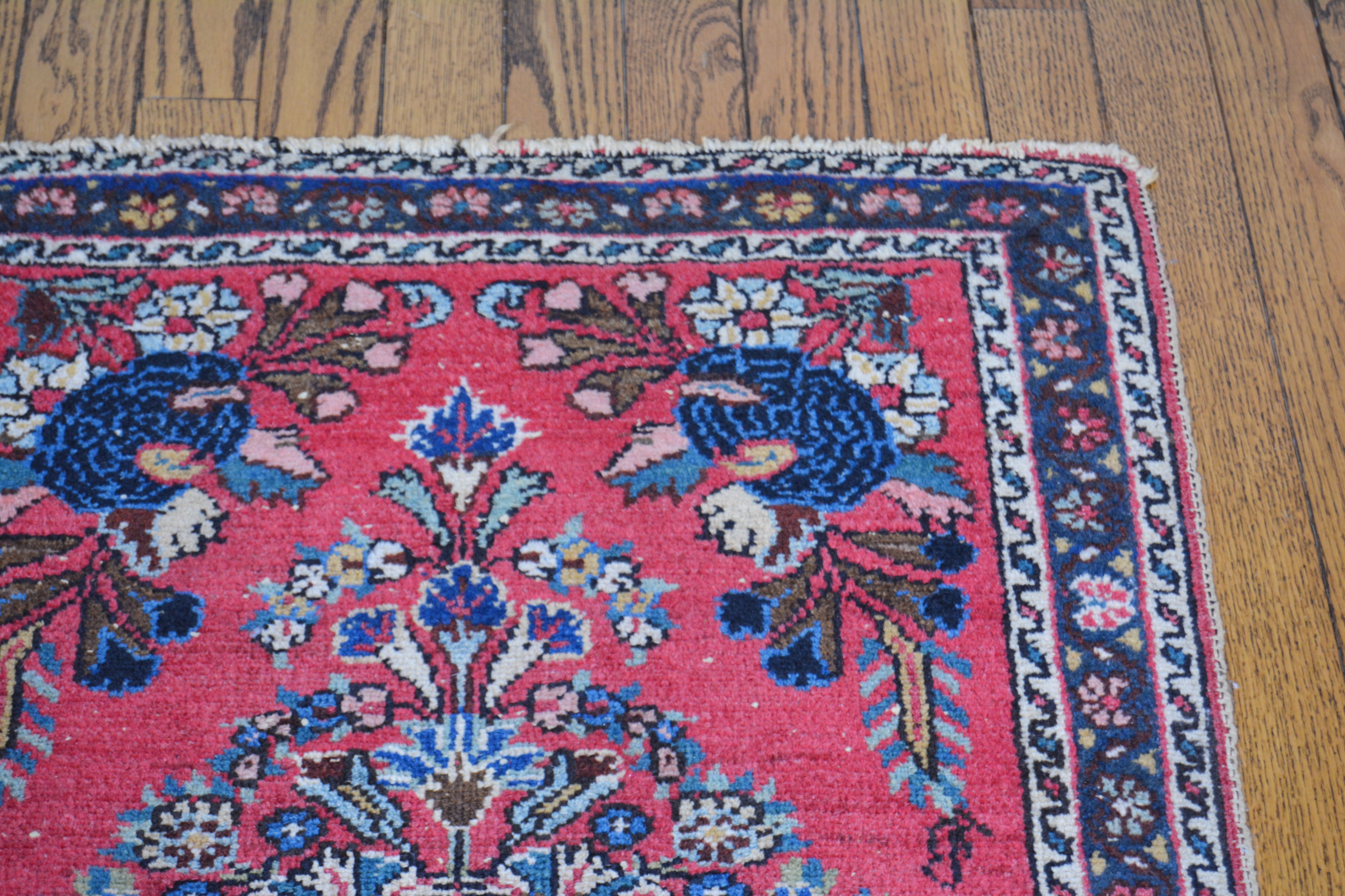 Vintage Hand-Knotted Sarouk Style Wool Accent Rug