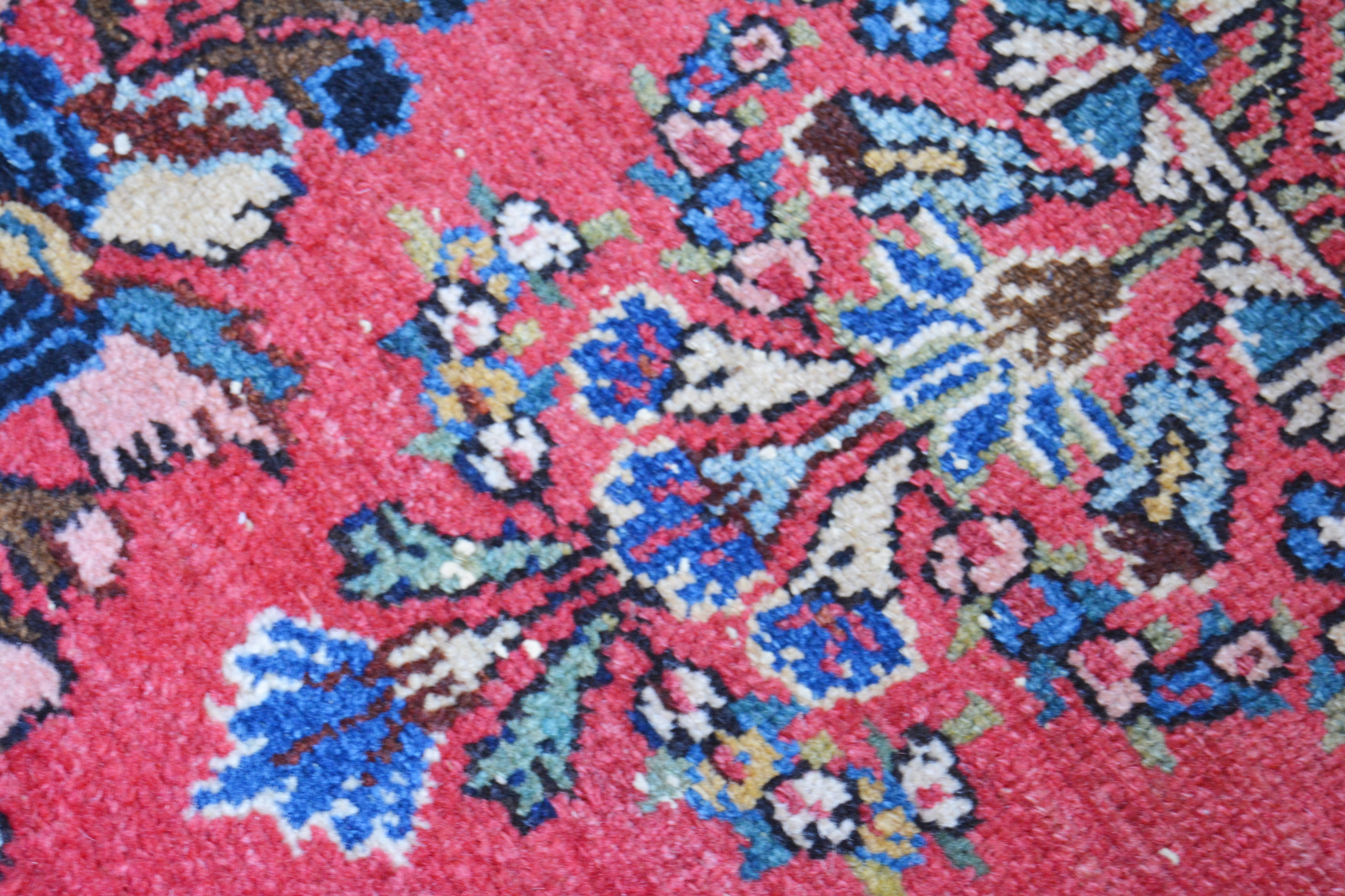 Vintage Hand-Knotted Sarouk Style Wool Accent Rug