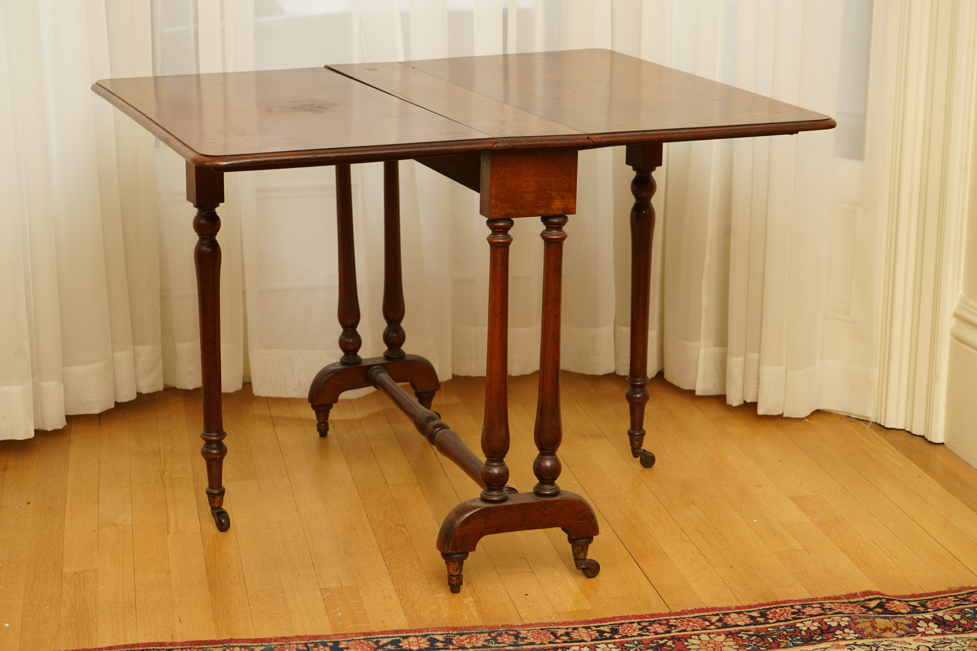 Vintage Mahogany Drop Leaf Gate Leg Table