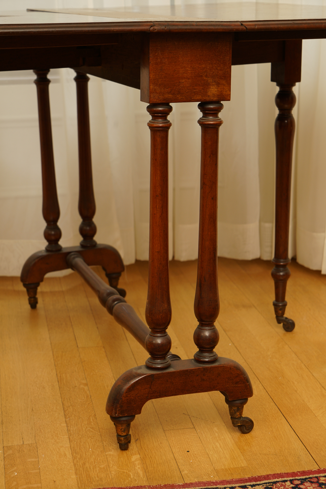 Vintage Mahogany Drop Leaf Gate Leg Table