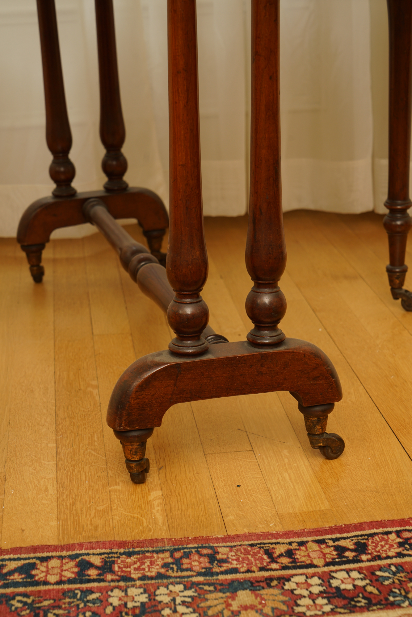 Vintage Mahogany Drop Leaf Gate Leg Table