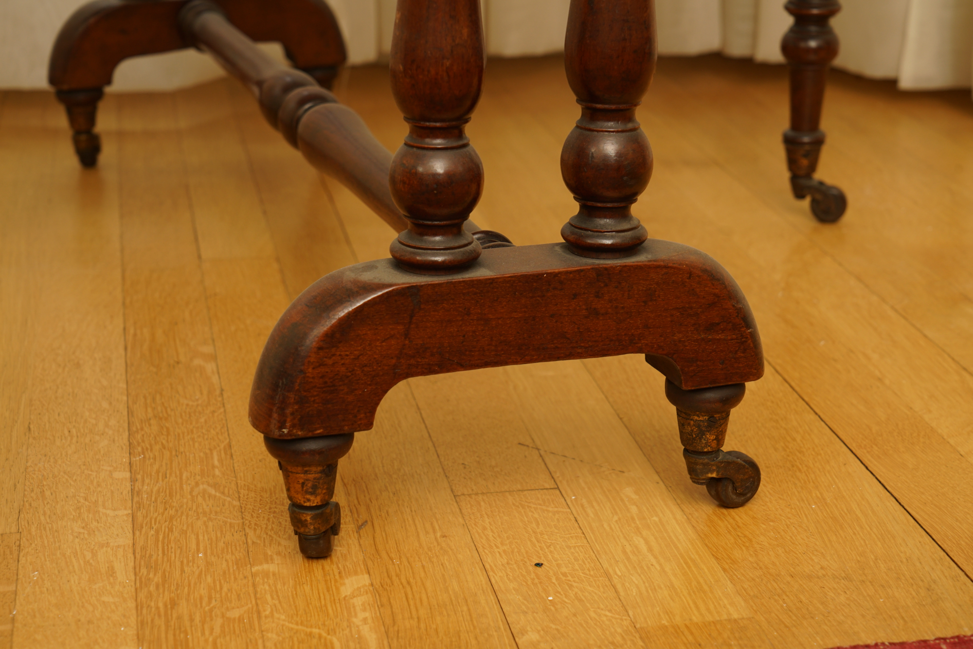 Vintage Mahogany Drop Leaf Gate Leg Table