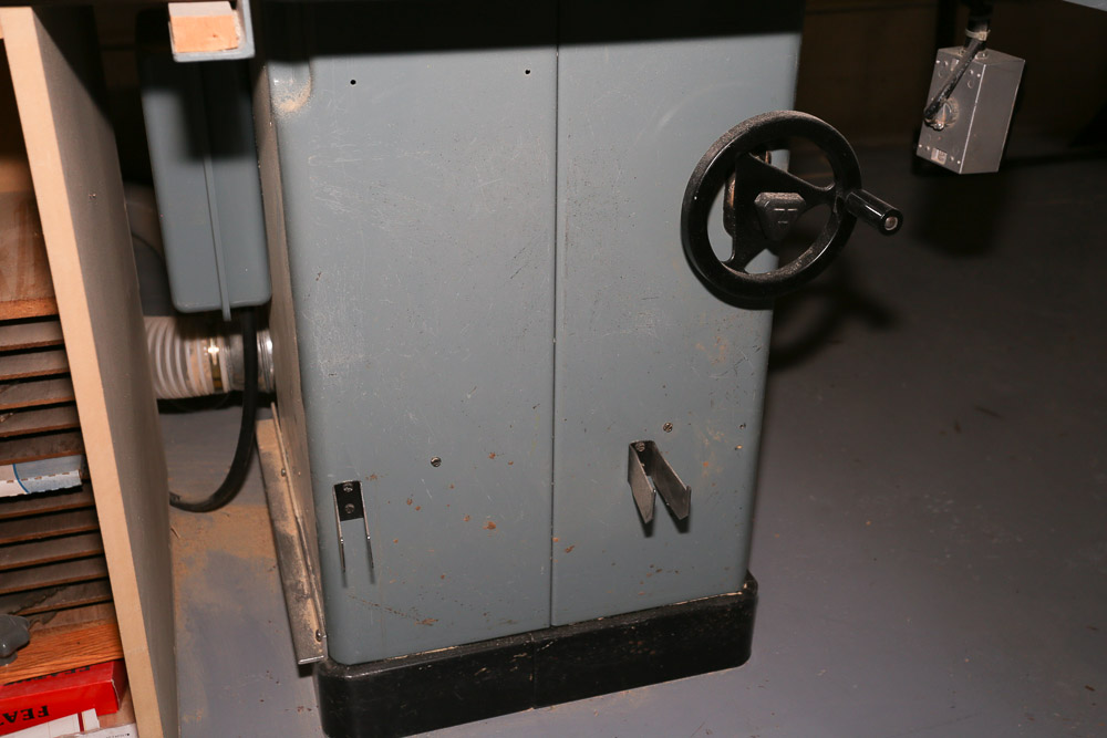 Delta Unisaw 10" Tilting Arbor Table Saw with Saw Blades and Accessories