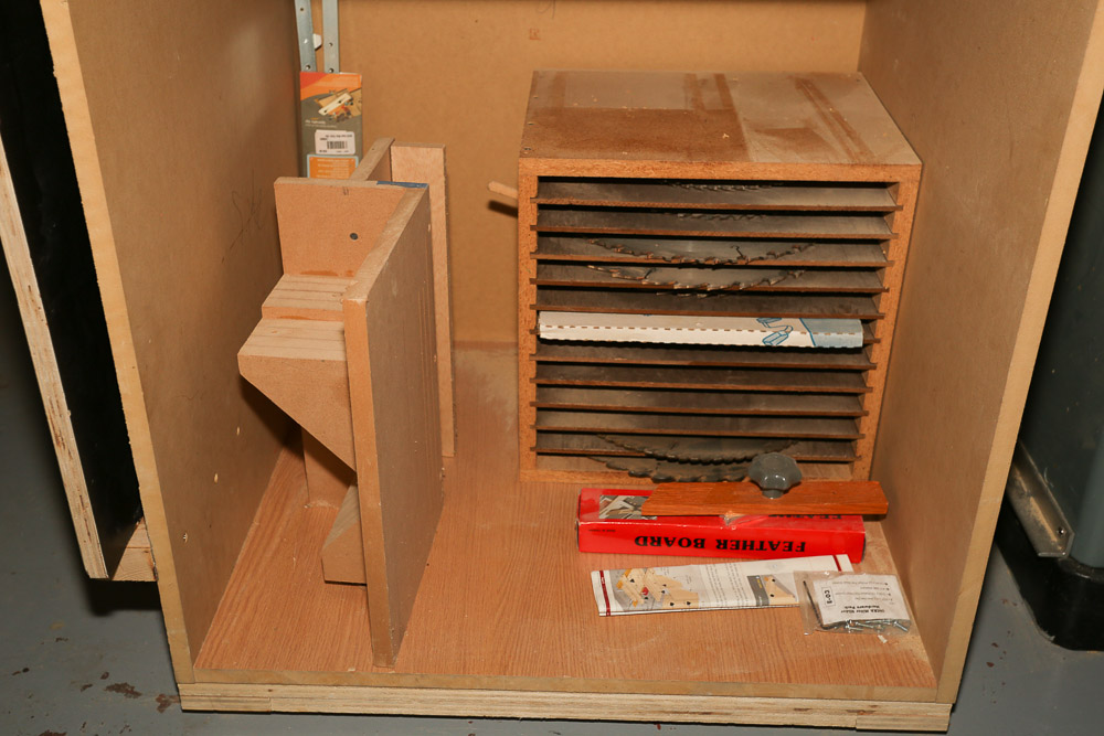 Delta Unisaw 10" Tilting Arbor Table Saw with Saw Blades and Accessories