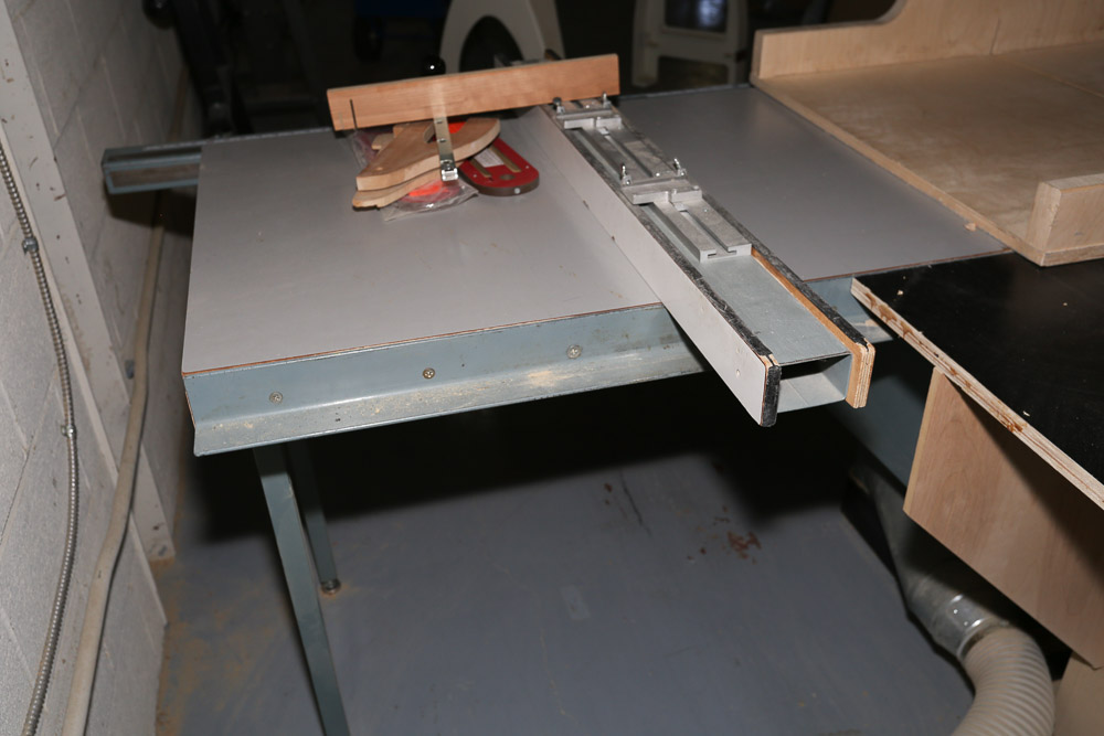 Delta Unisaw 10" Tilting Arbor Table Saw with Saw Blades and Accessories