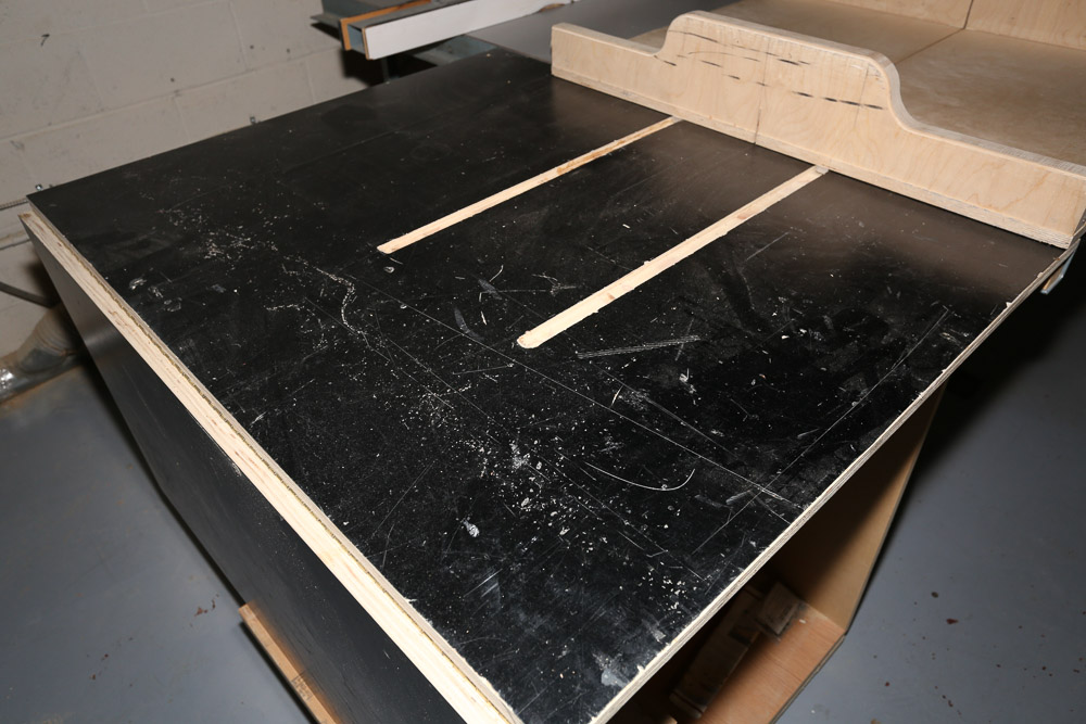 Delta Unisaw 10" Tilting Arbor Table Saw with Saw Blades and Accessories