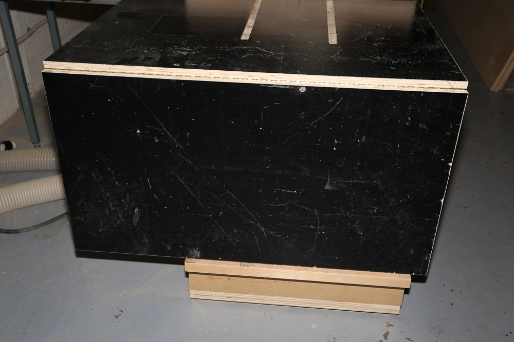 Delta Unisaw 10" Tilting Arbor Table Saw with Saw Blades and Accessories