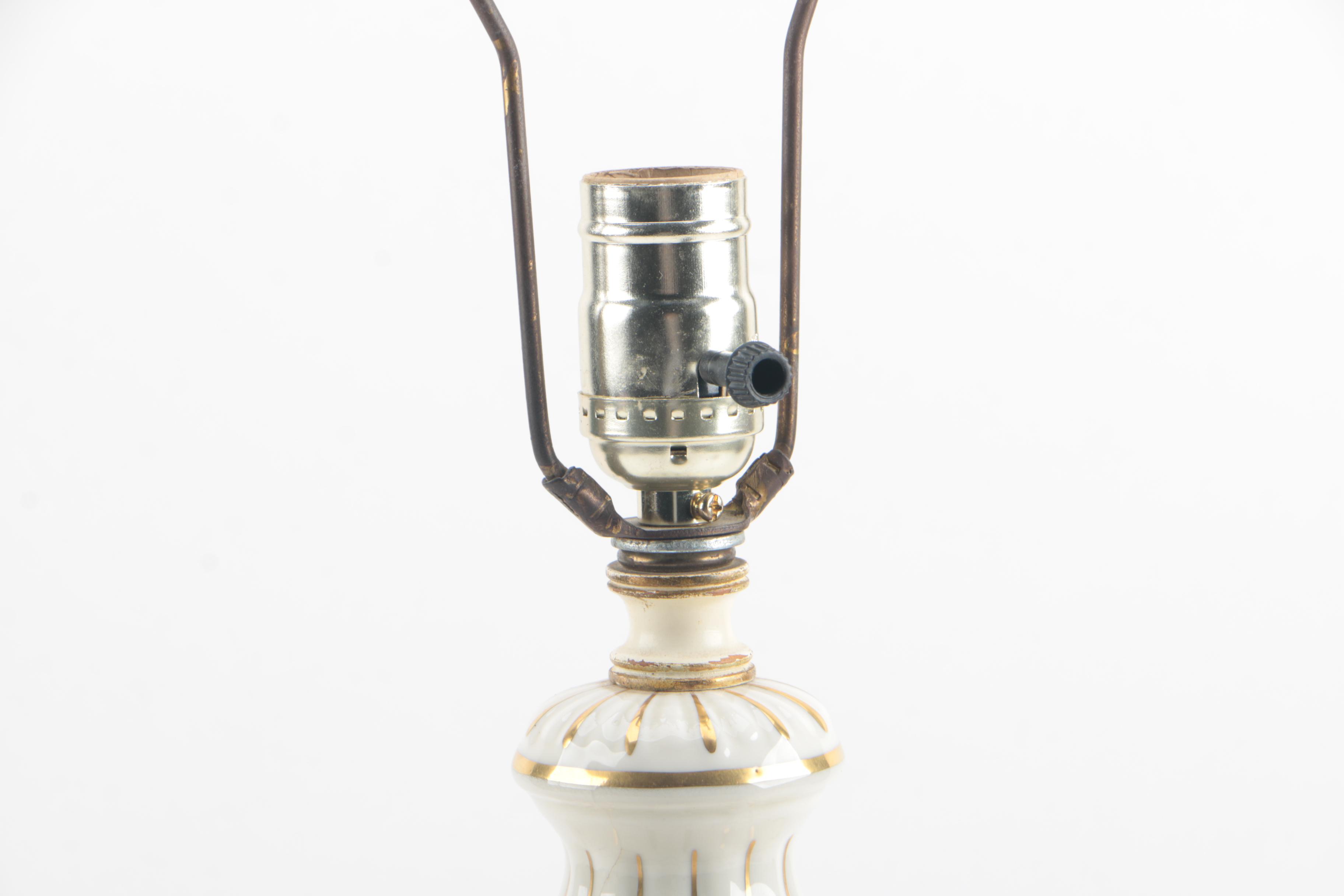 Magnolia Themed Ceramic Urn Shaped Table Lamp with Gilt Trim