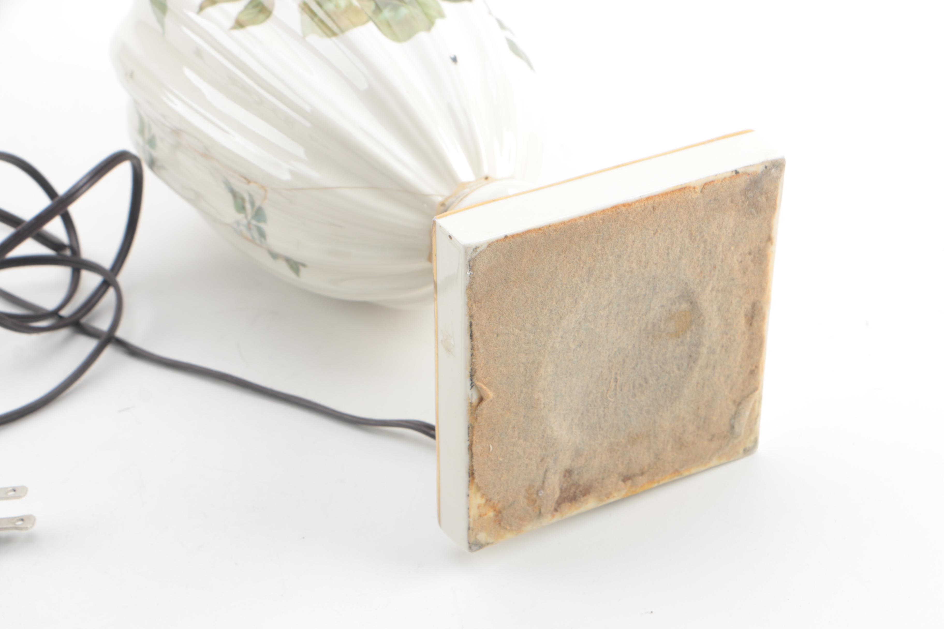 Magnolia Themed Ceramic Urn Shaped Table Lamp with Gilt Trim