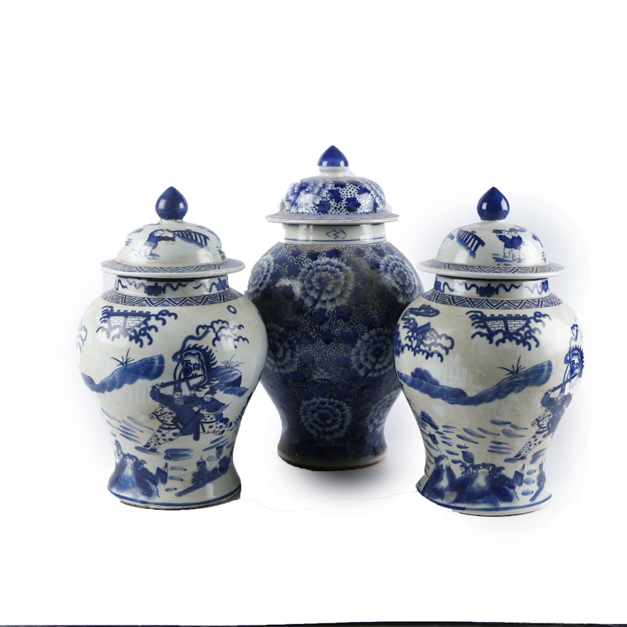 Chinese Hand-Painted Blue and White Decorative Porcelain Ginger Jars