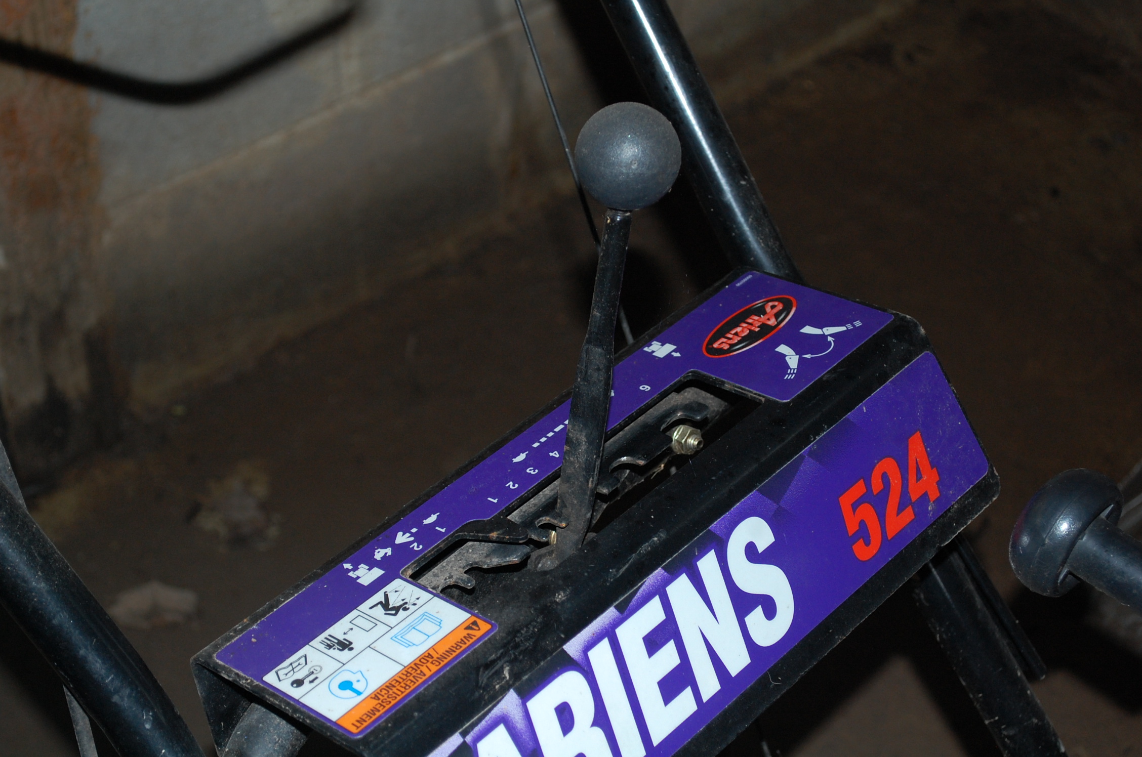 Ariens Sno-Thro 524 Snow Blower