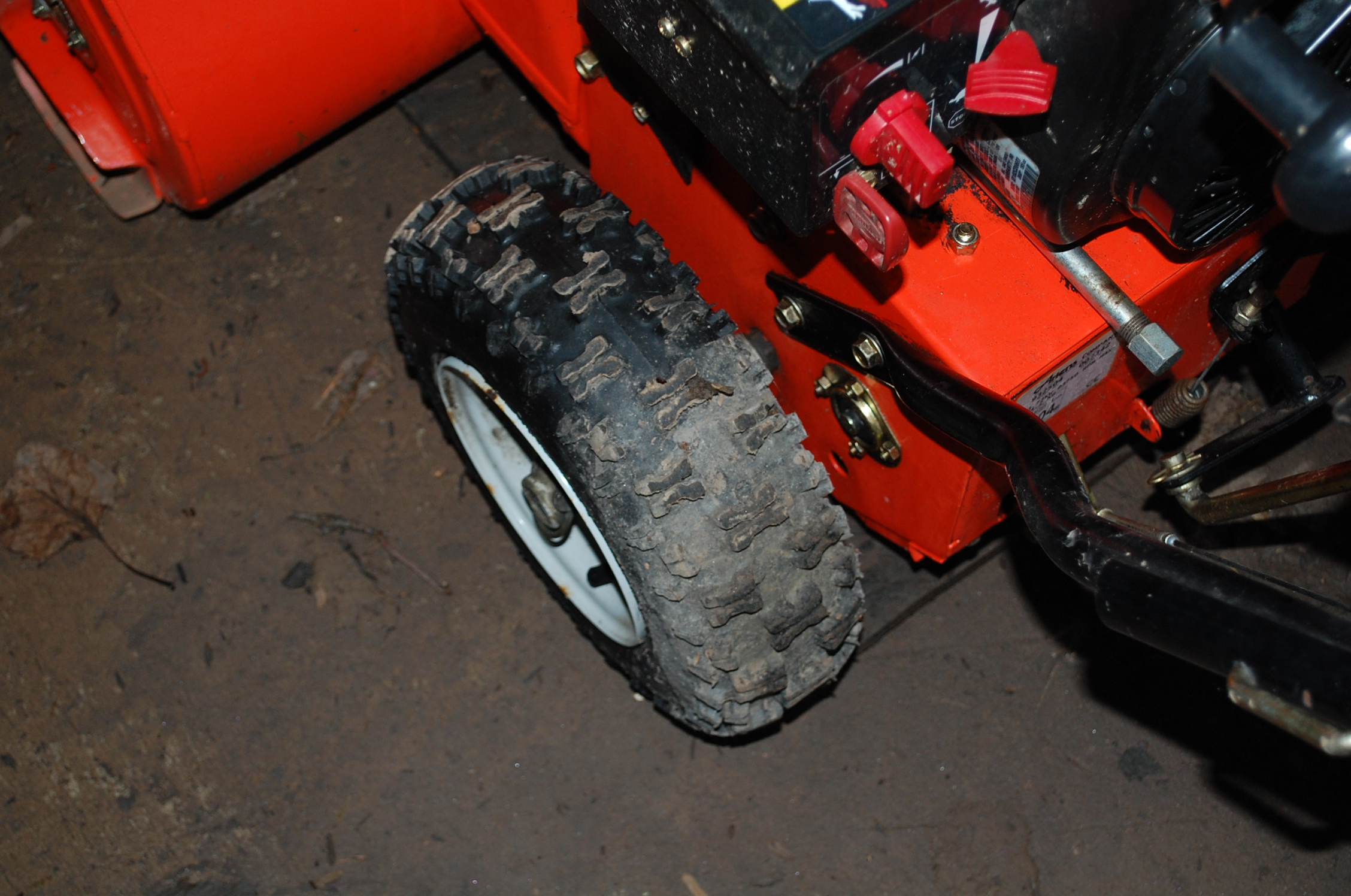 Ariens Sno-Thro 524 Snow Blower