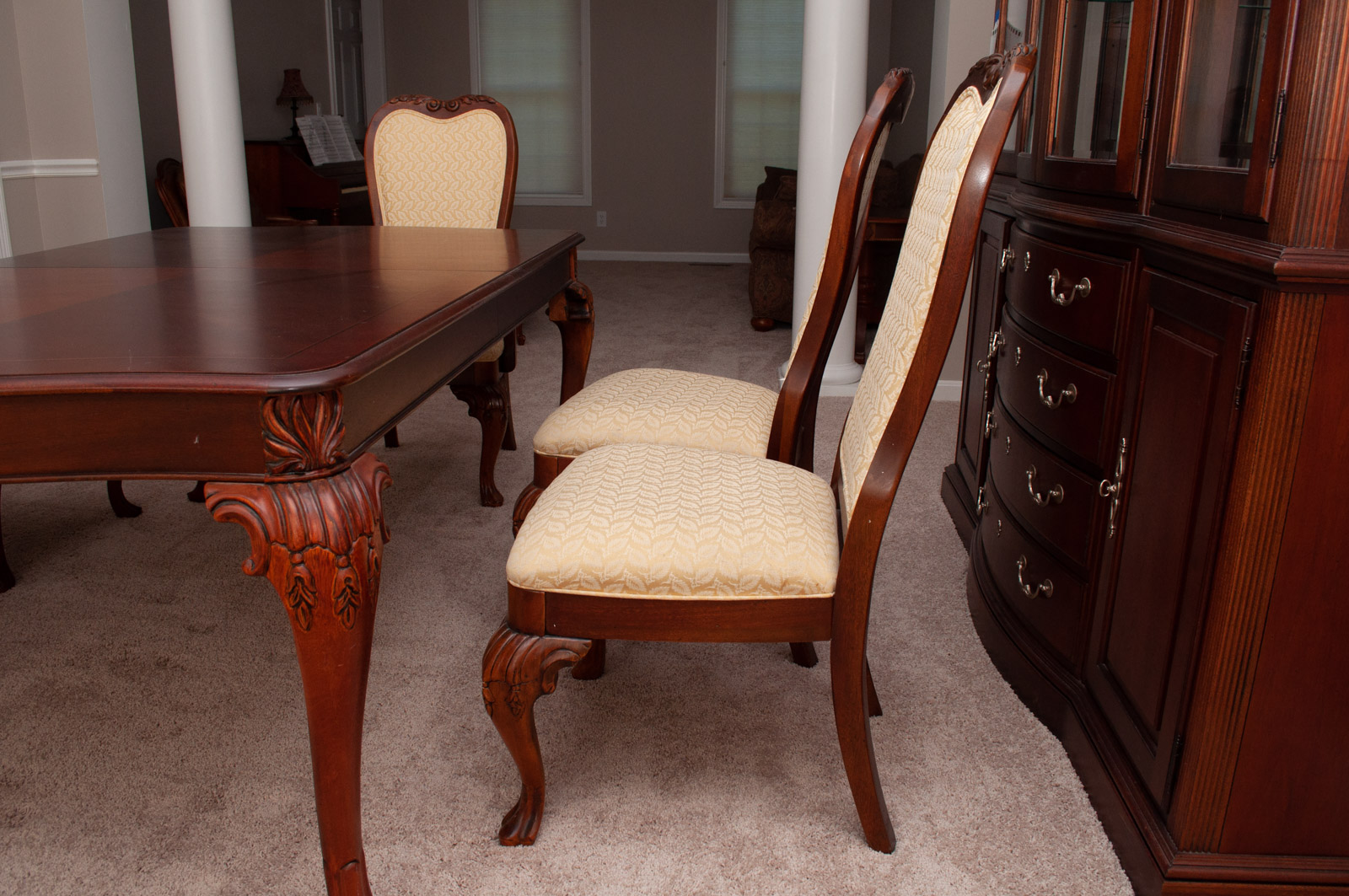 Thomasville Impressions "Trafalgar Square" Dining Room Table and Chairs