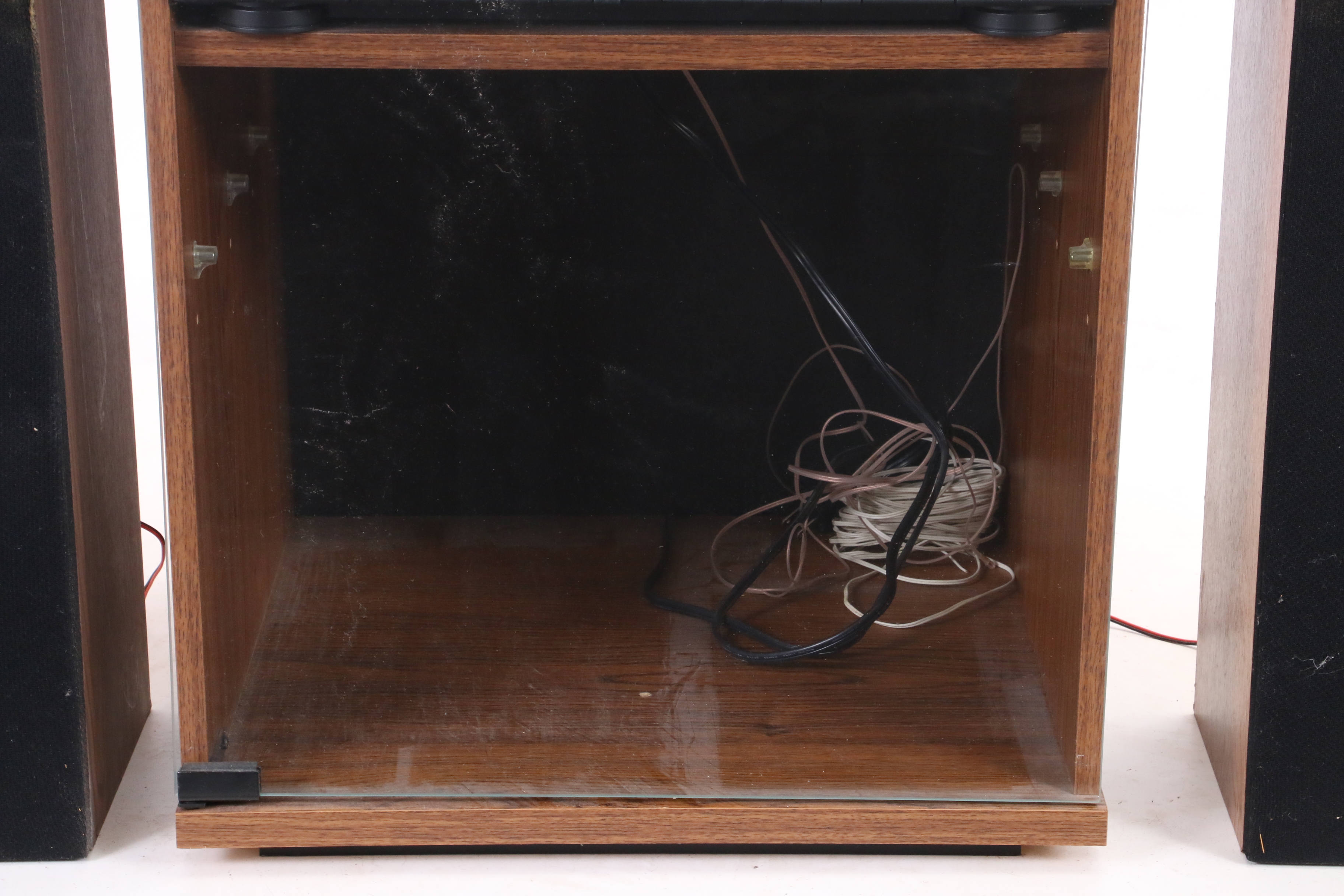 Magnavox Turntable and Stereo System with Floor Speakers