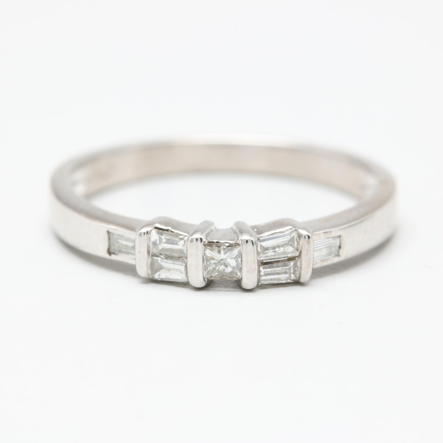 18K White Gold Diamond Ring