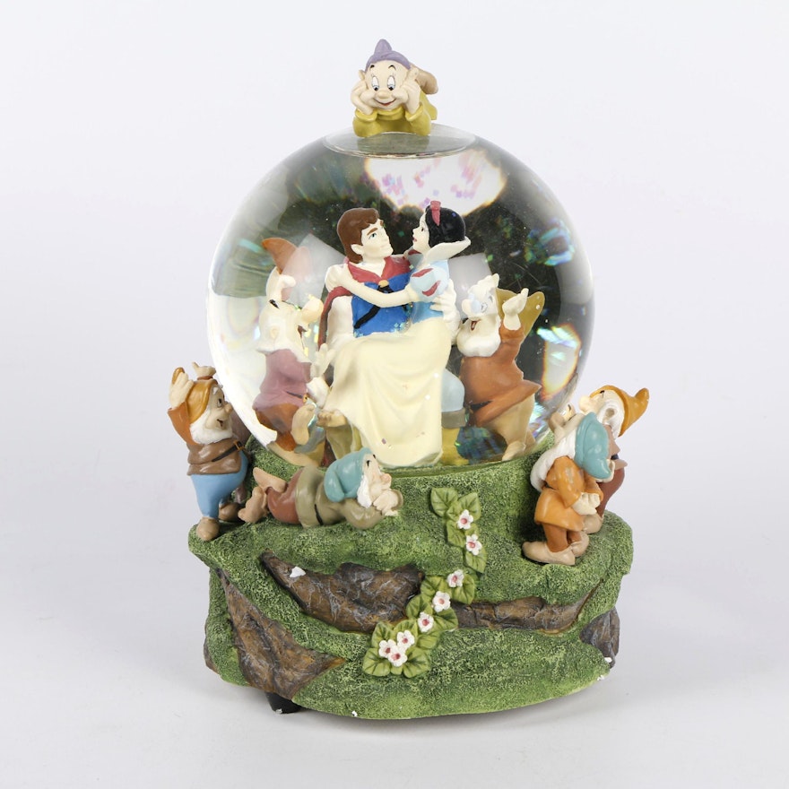 Disney "Snow White and the Seven Dwarfs" Musical Snow Globe