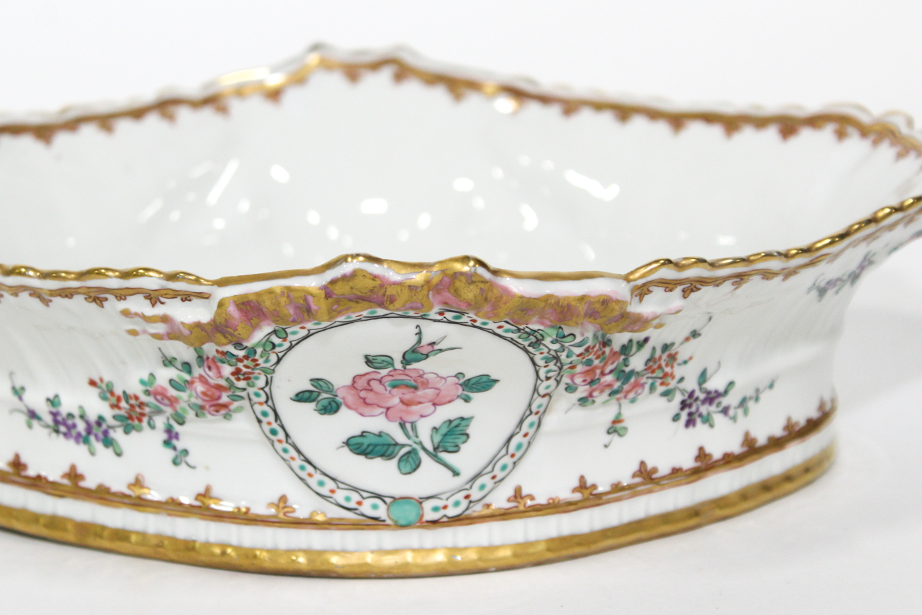 French Armorial Porcelaine De Paris, Sampson Style Oval Dish, 20th Century