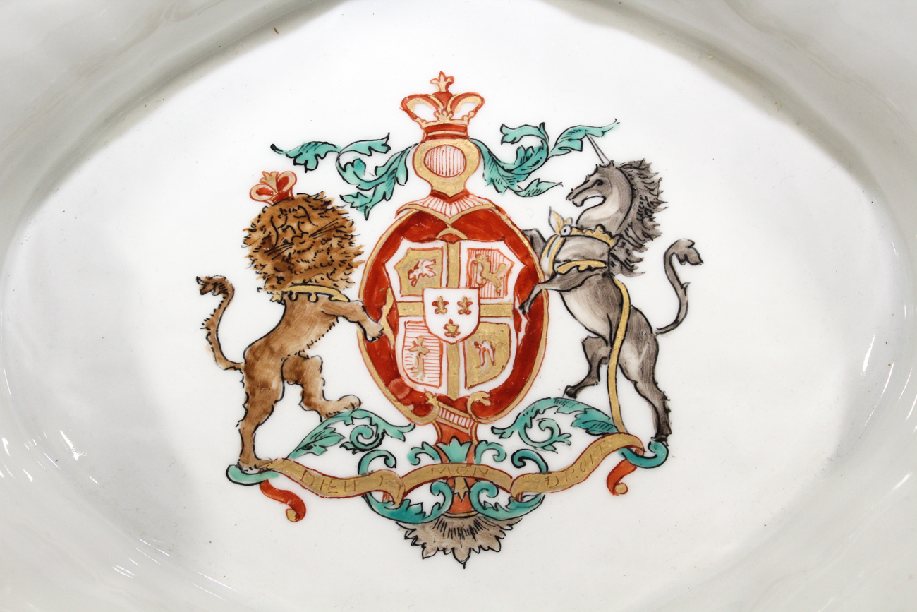 French Armorial Porcelaine De Paris, Sampson Style Oval Dish, 20th Century