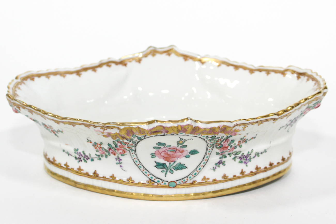 French Armorial Porcelaine De Paris, Sampson Style Oval Dish, 20th Century