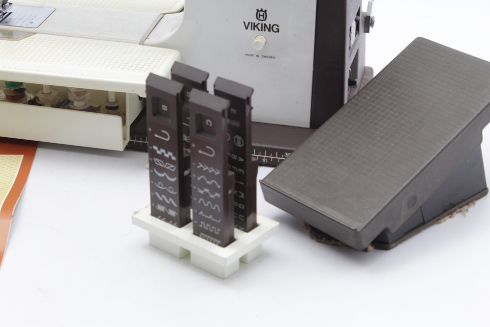 Vintage Viking Husqvarna 6690 Computerized Sewing Machine