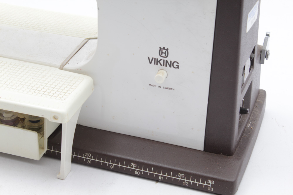 Vintage Viking Husqvarna 6690 Computerized Sewing Machine