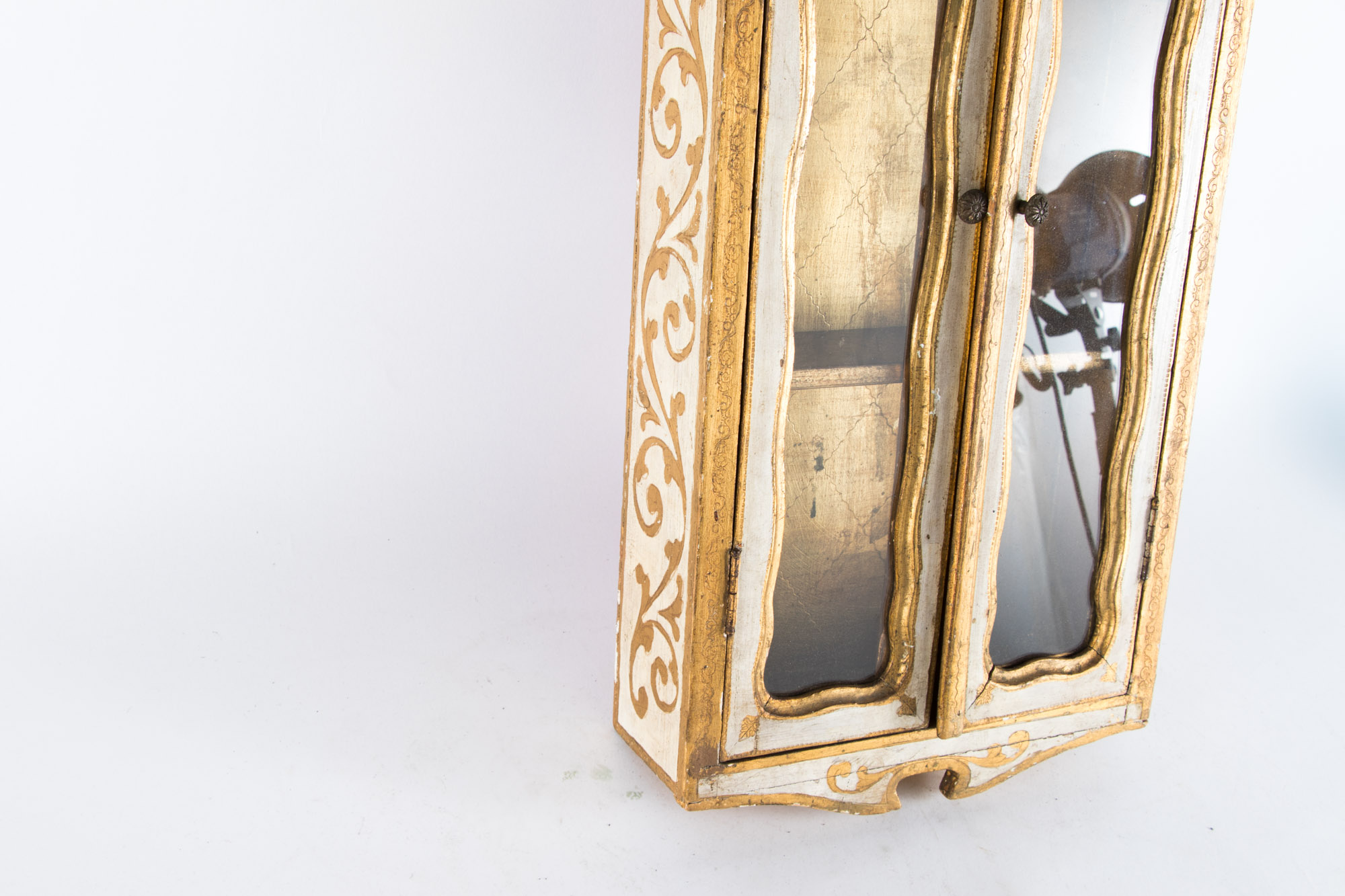 Florentine Cream-Painted and Parcel-Gilt Hanging Cabinet, 20th Century