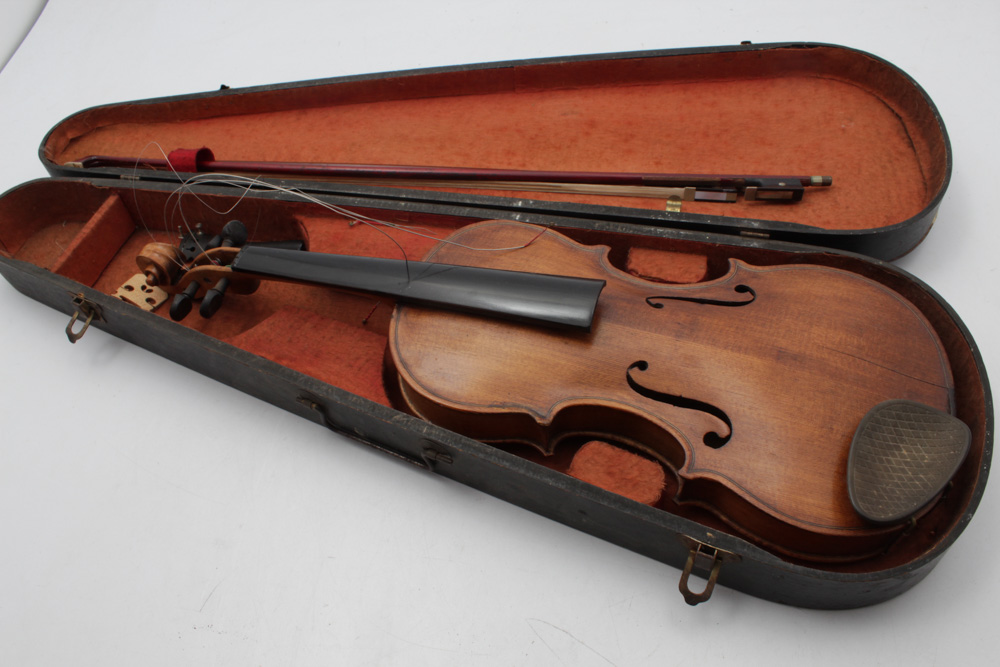 Antique La Mausikas Stradivarius Copy 4/4 Violin with Case