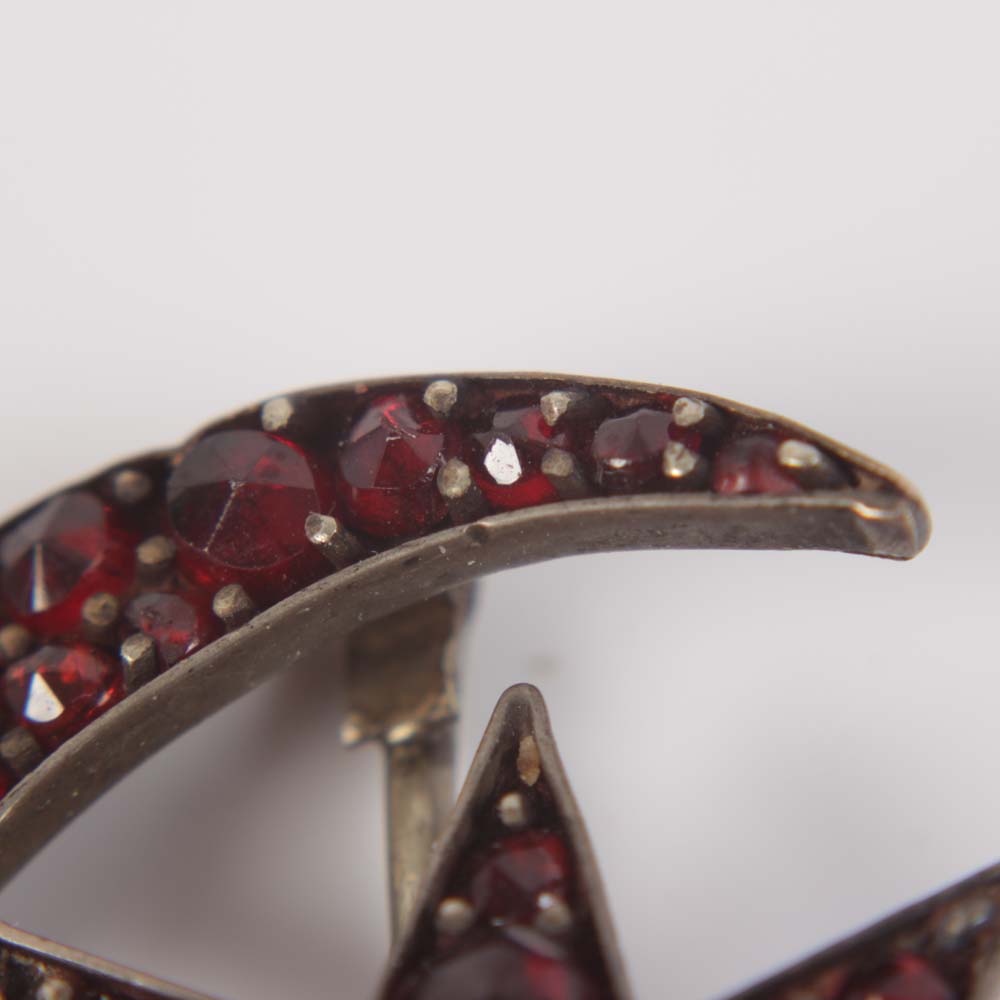Vintage Plated Silver 3.18 CTW Garnet Brooch