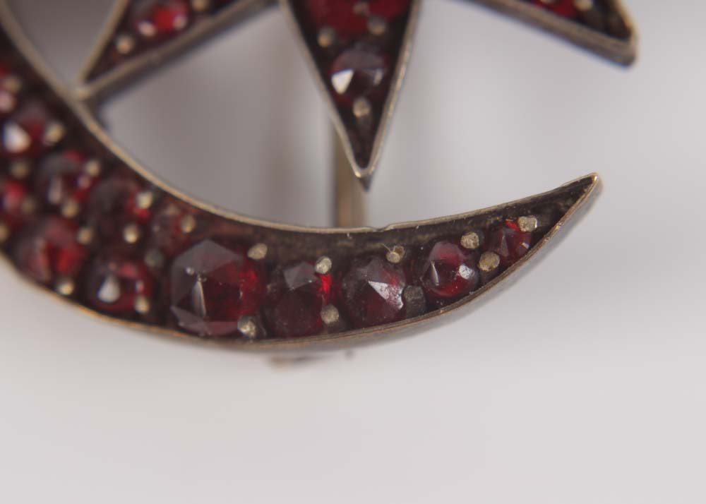 Vintage Plated Silver 3.18 CTW Garnet Brooch