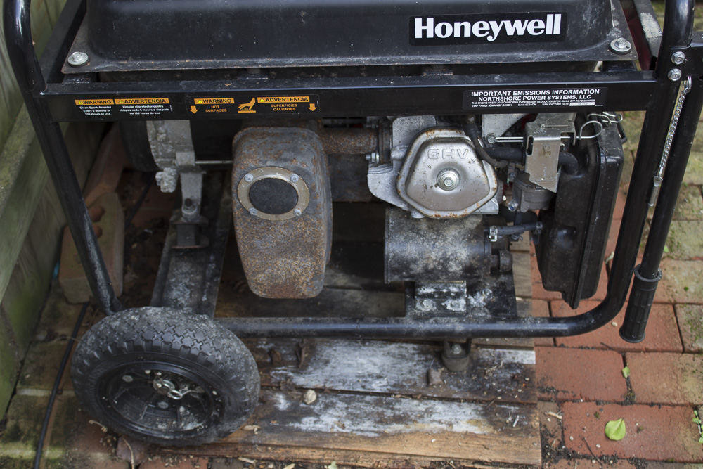 Honeywell 7000 Portable Generator with Honda GX 390 Motor