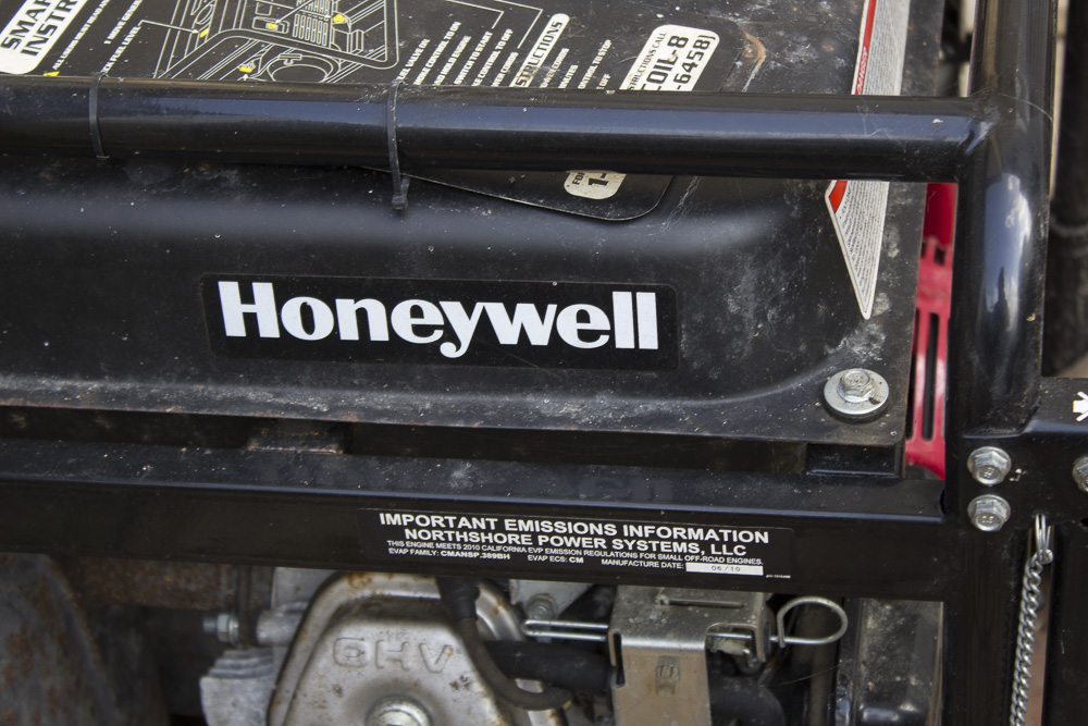 Honeywell 7000 Portable Generator with Honda GX 390 Motor