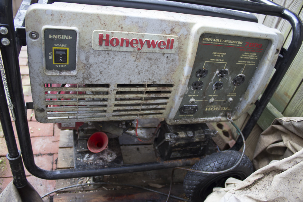 Honeywell 7000 Portable Generator with Honda GX 390 Motor
