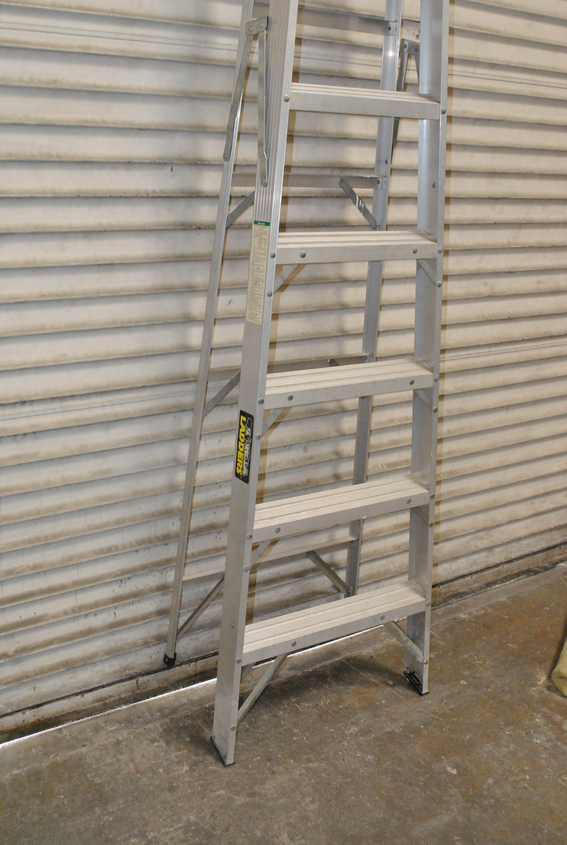 Gorilla Ladders 8' Aluminum Hybrid Ladder