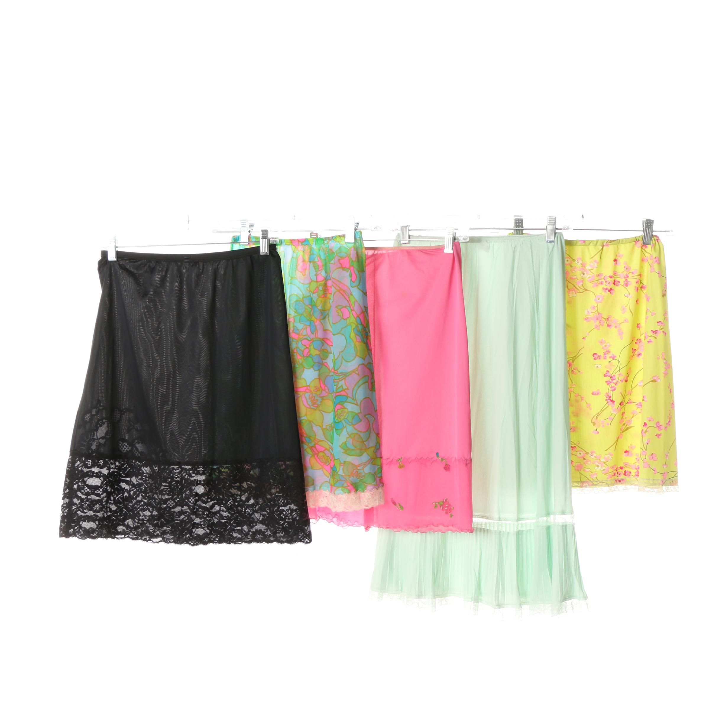 Women's 1960s Vintage Printed, Embroidered and Pleated Skirt Half Slips