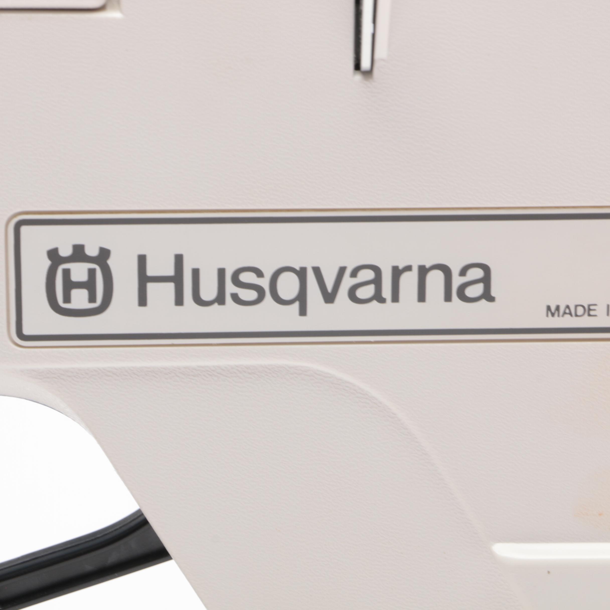Husqvarna Viking 1100 Sewing Machine