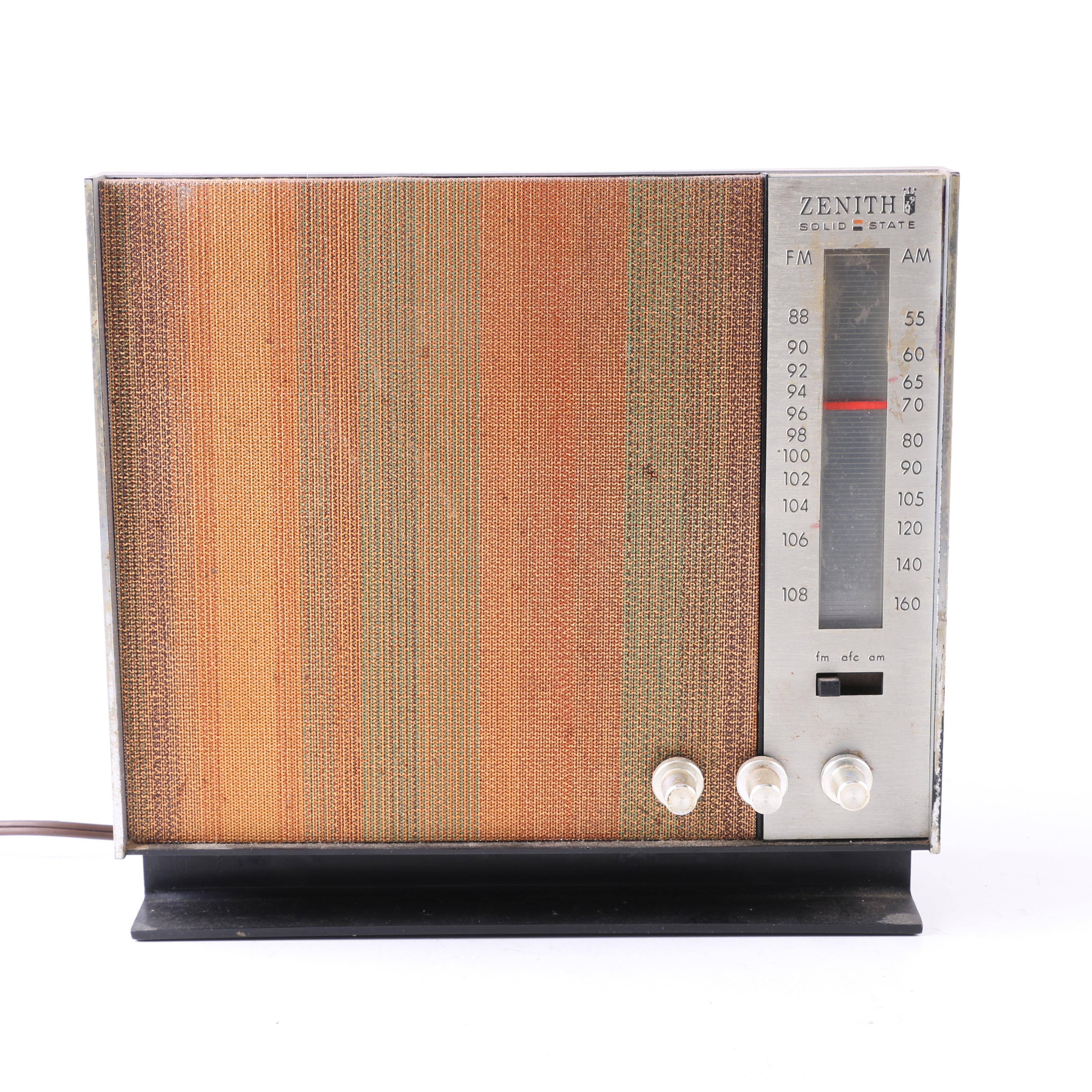 Zenith Solid State Model A-418-W Tabletop AM/FM Radio