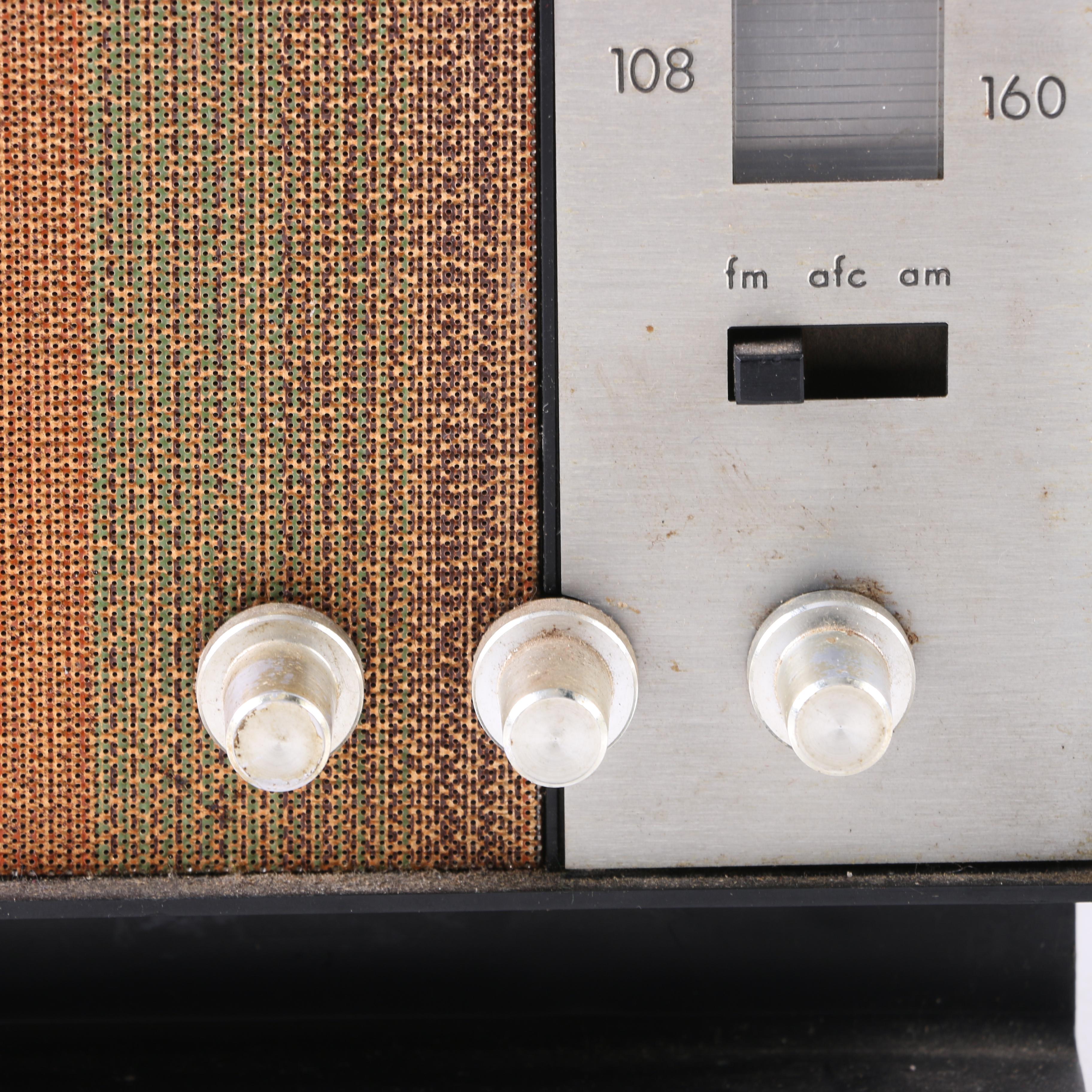 Zenith Solid State Model A-418-W Tabletop AM/FM Radio