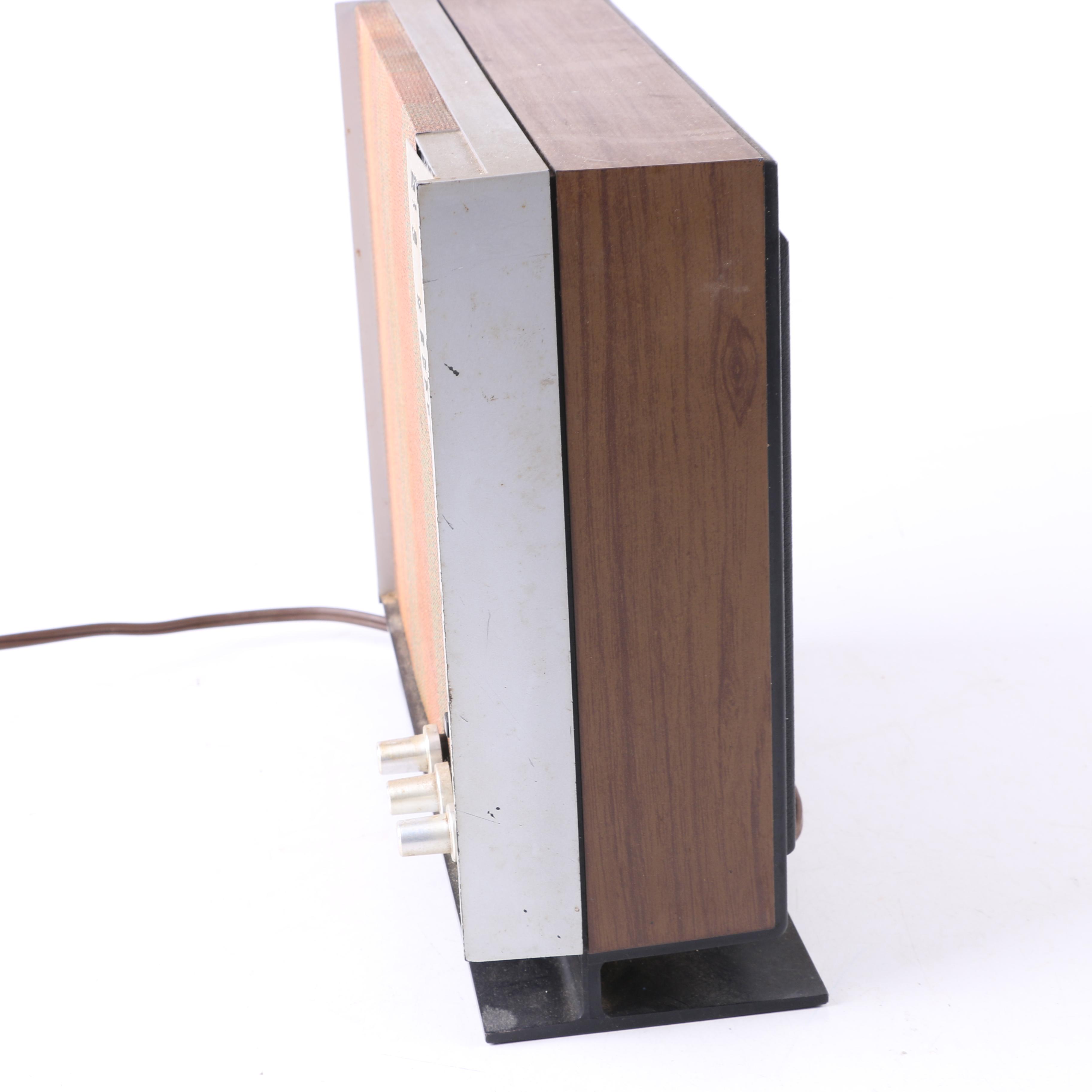 Zenith Solid State Model A-418-W Tabletop AM/FM Radio