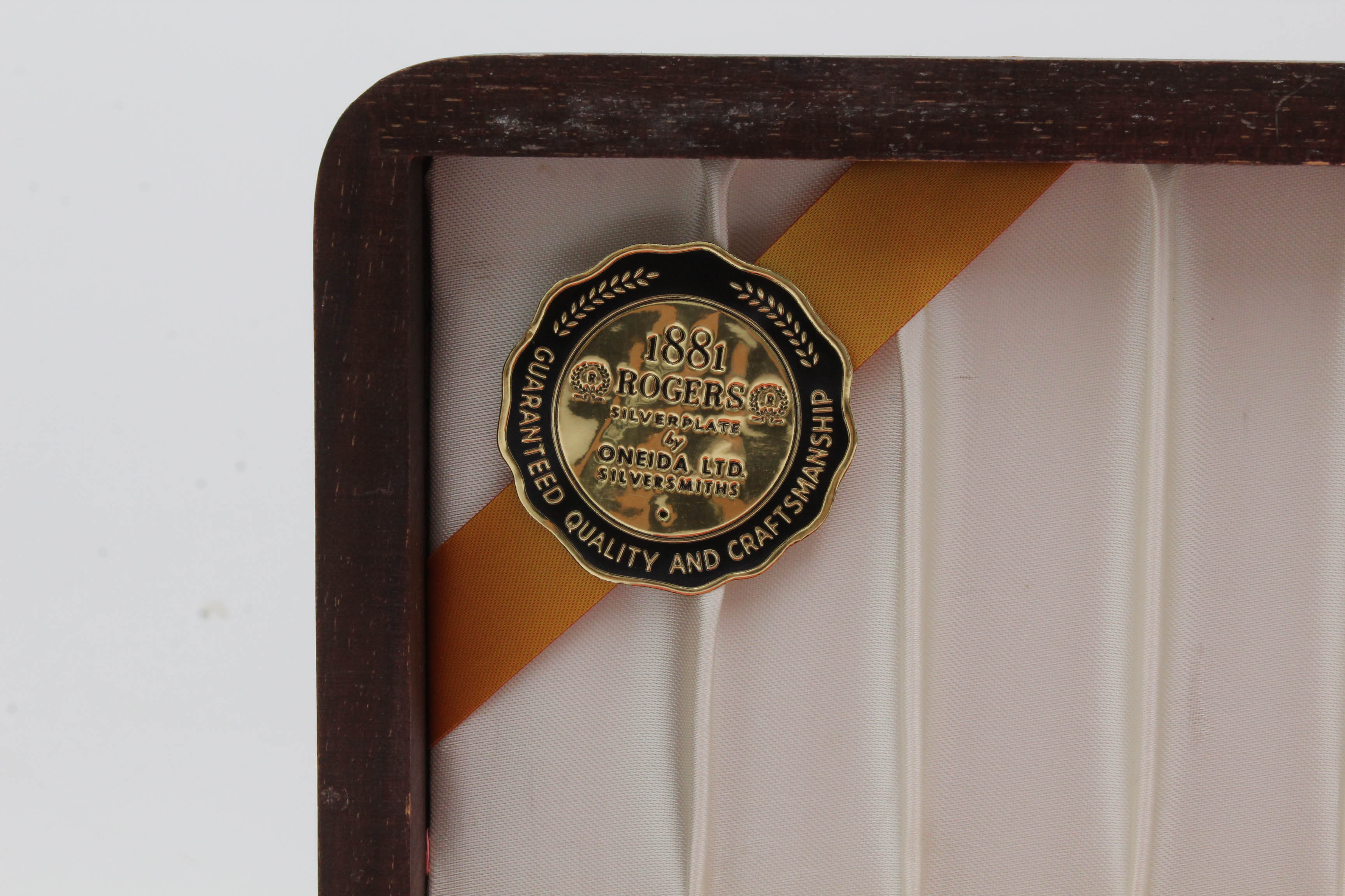 Oneida 1881 Rogers "Banbury" Silver Plate Flatware Set