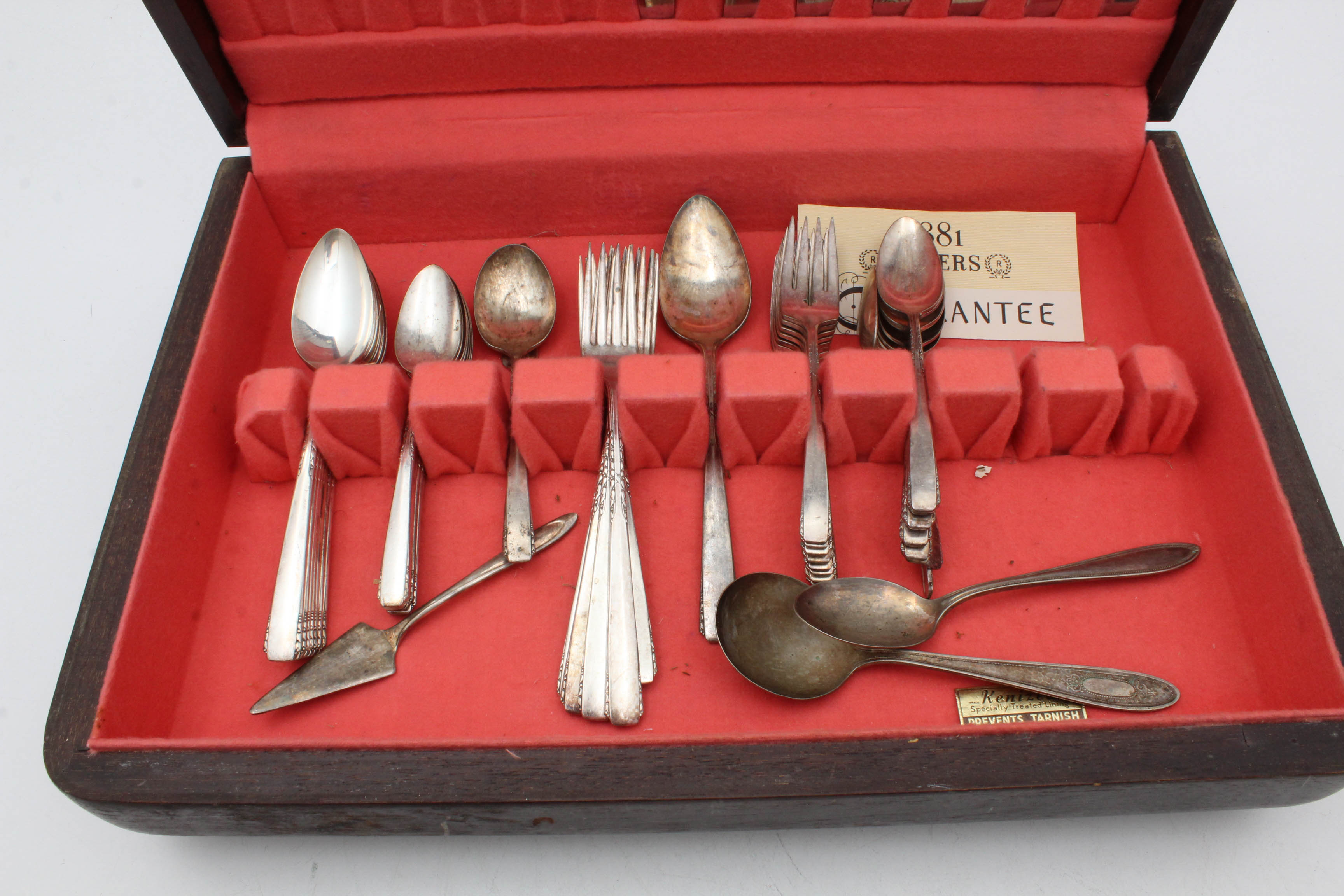 Oneida 1881 Rogers "Banbury" Silver Plate Flatware Set