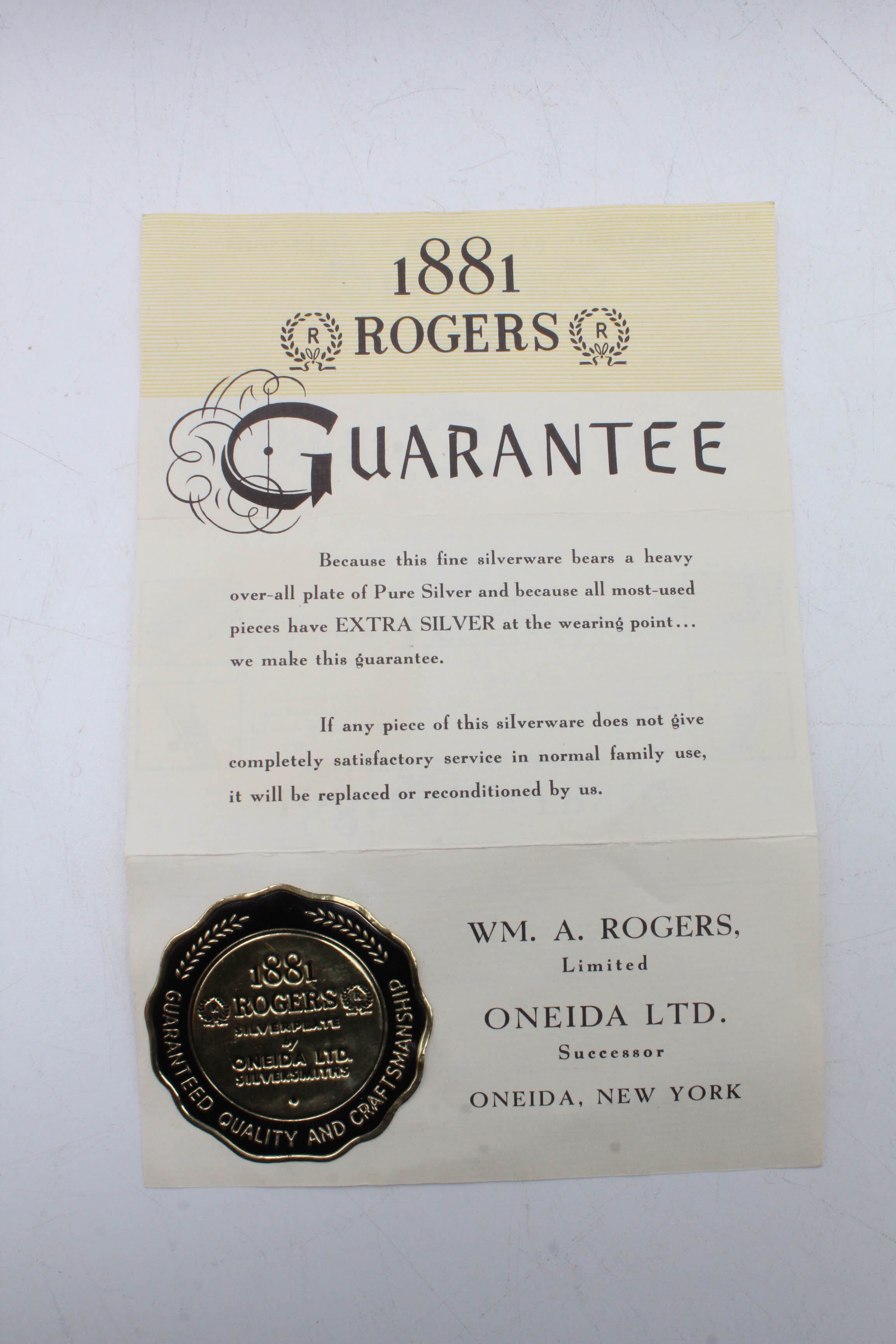 Oneida 1881 Rogers "Banbury" Silver Plate Flatware Set