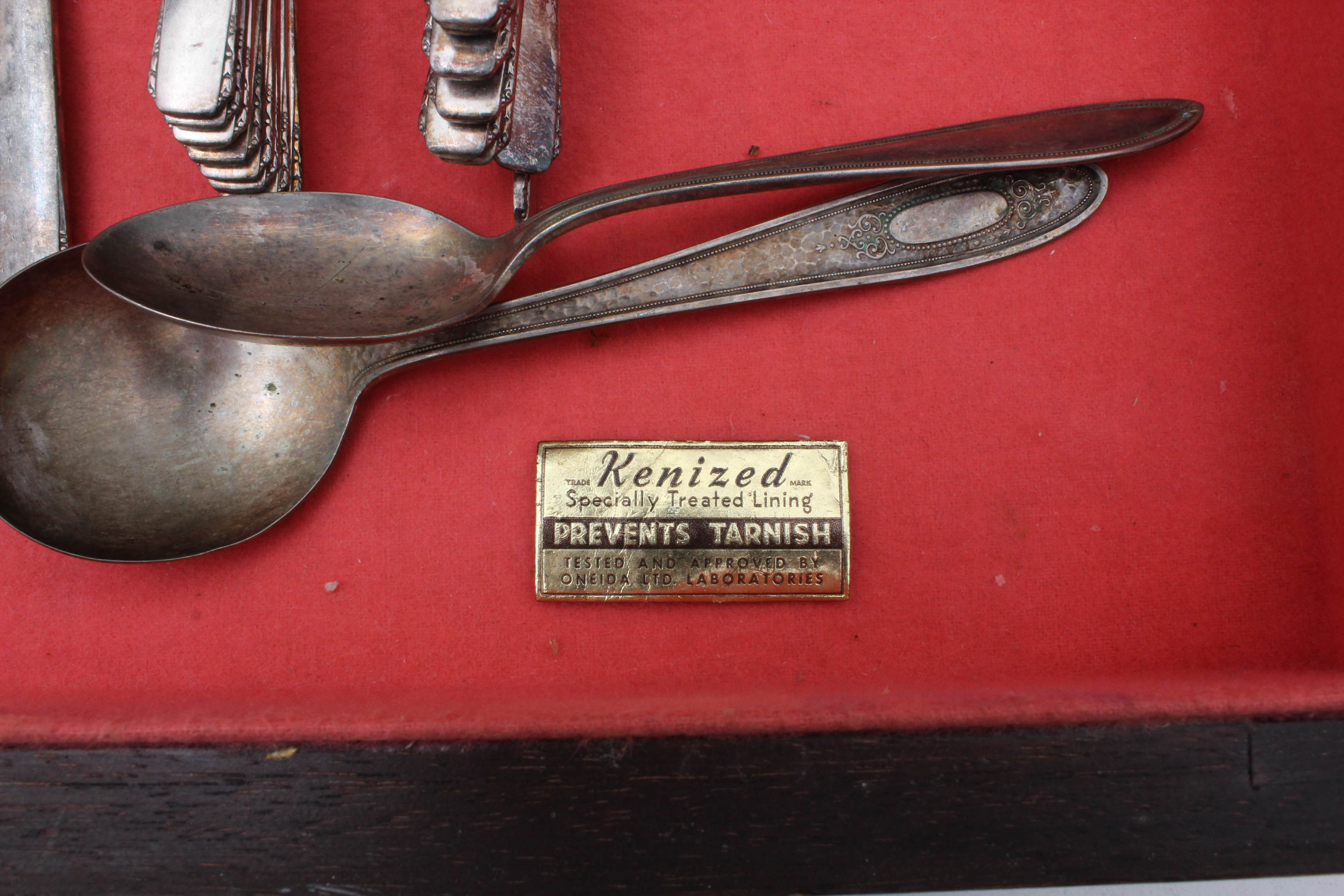 Oneida 1881 Rogers "Banbury" Silver Plate Flatware Set