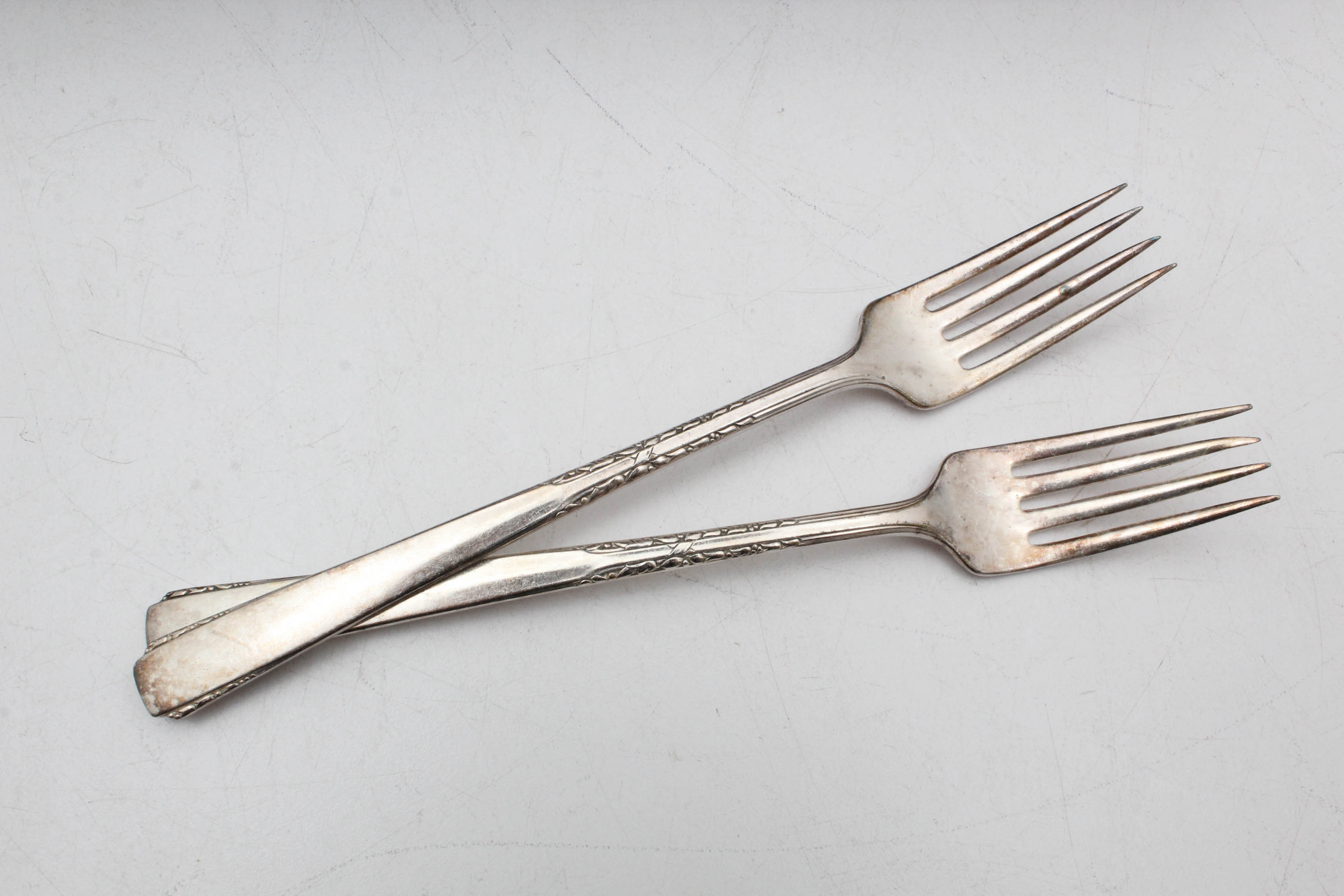 Oneida 1881 Rogers "Banbury" Silver Plate Flatware Set