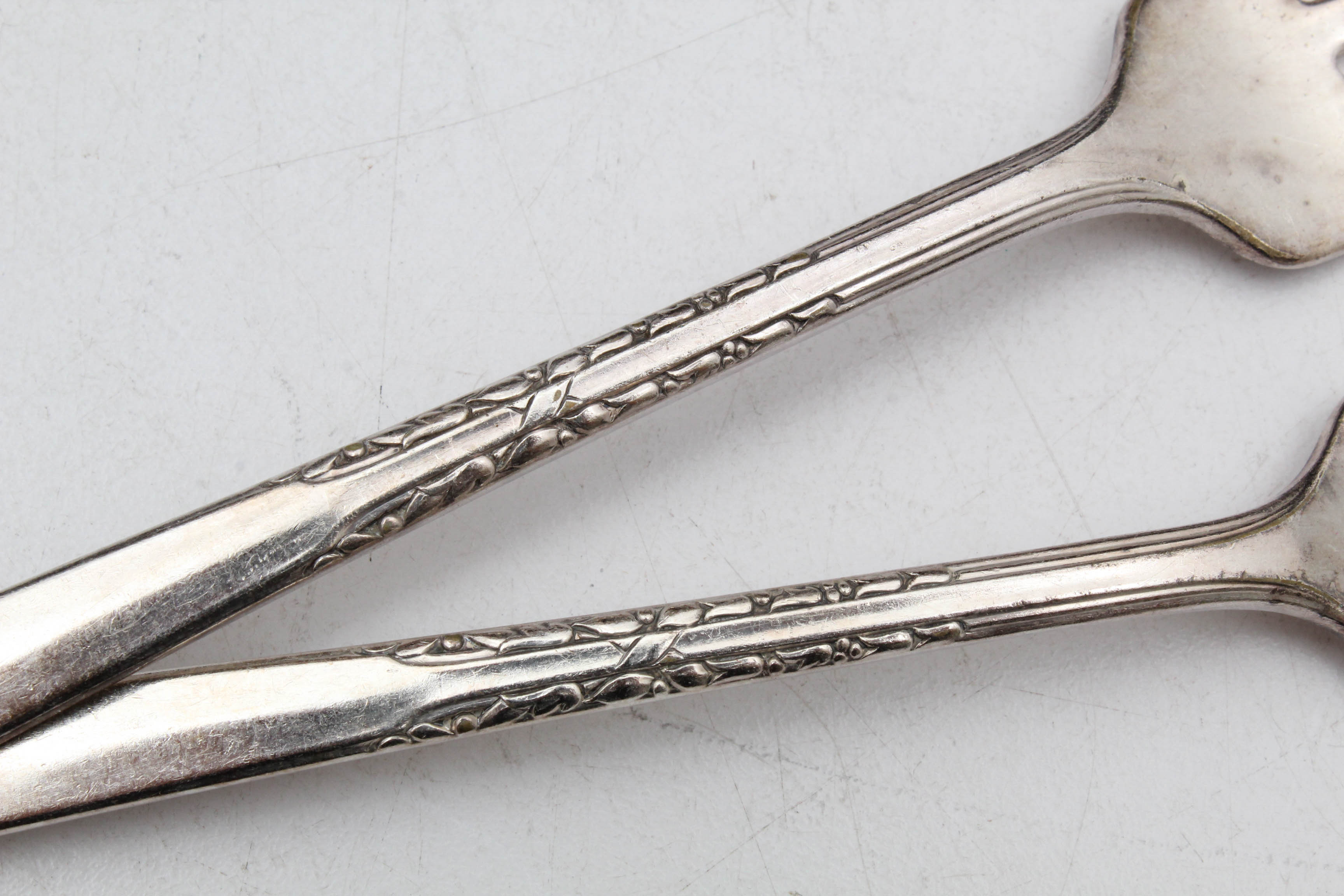 Oneida 1881 Rogers "Banbury" Silver Plate Flatware Set