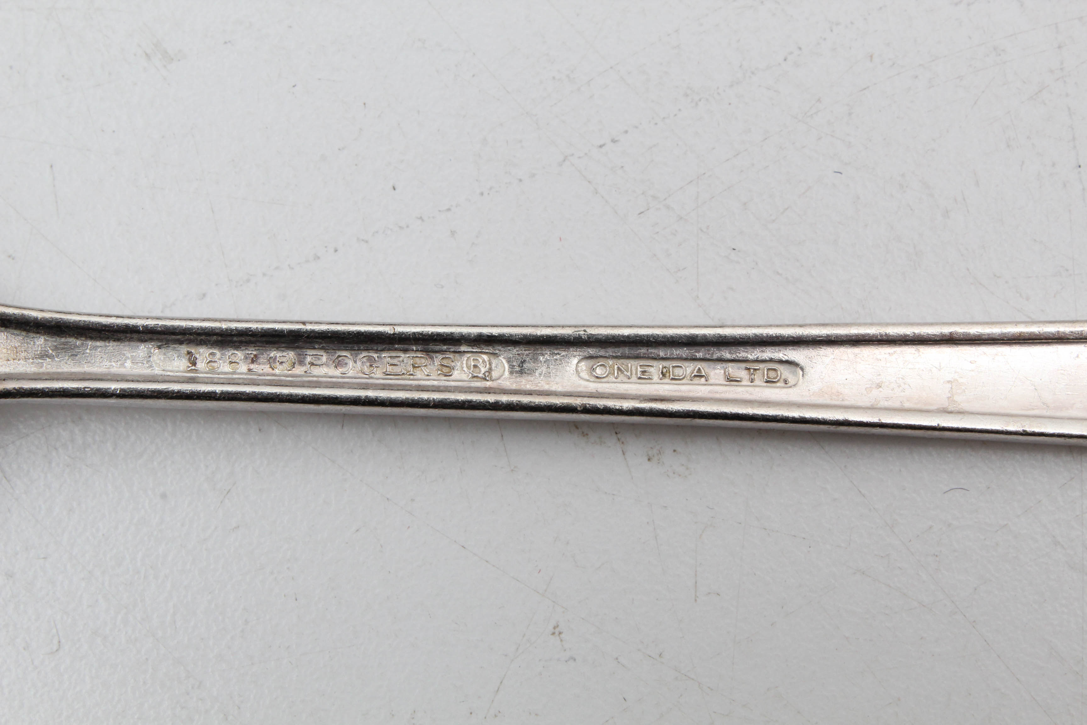 Oneida 1881 Rogers "Banbury" Silver Plate Flatware Set