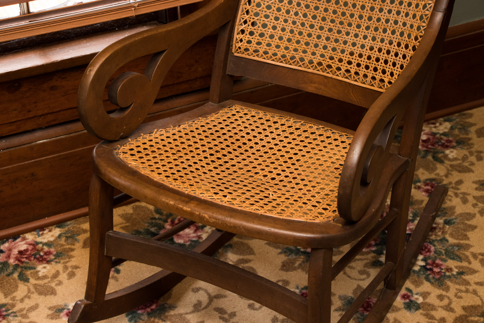 Vintage Victorian Style Rocking Chair.