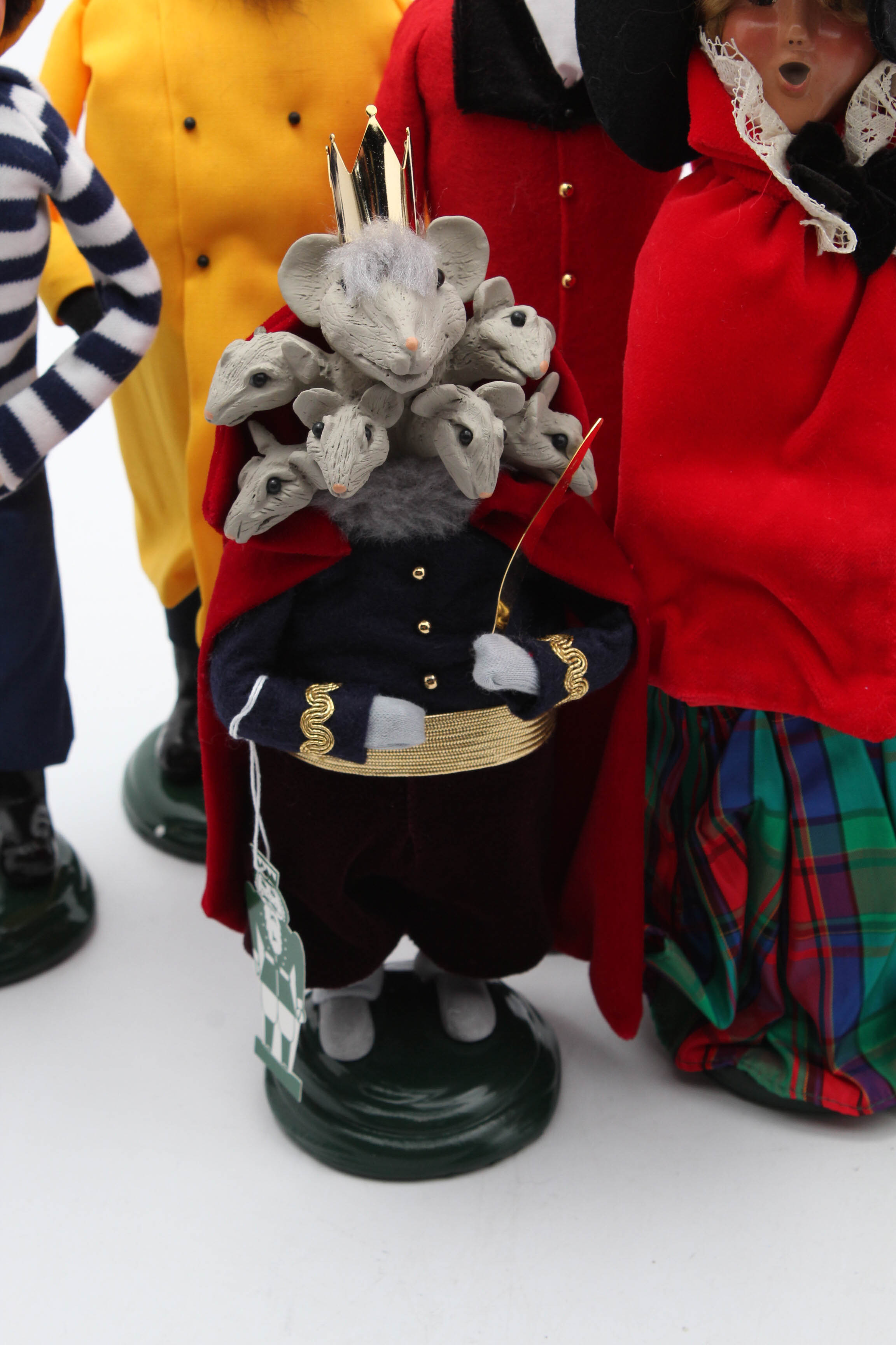 Vintage Buyers Choice "The Carolers" Figurines