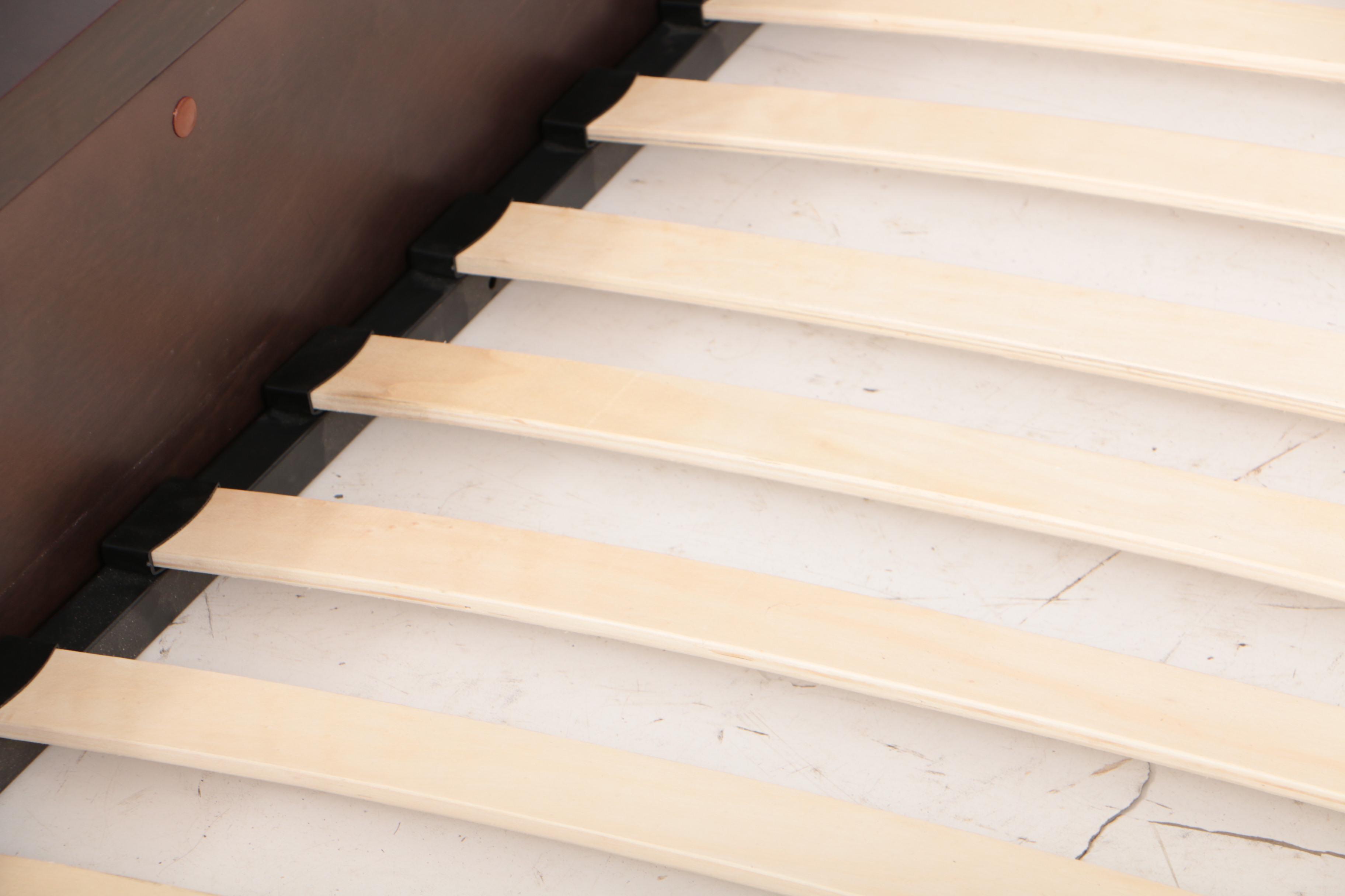 GSi King Size Platform Bed Frame with Two Nightstands